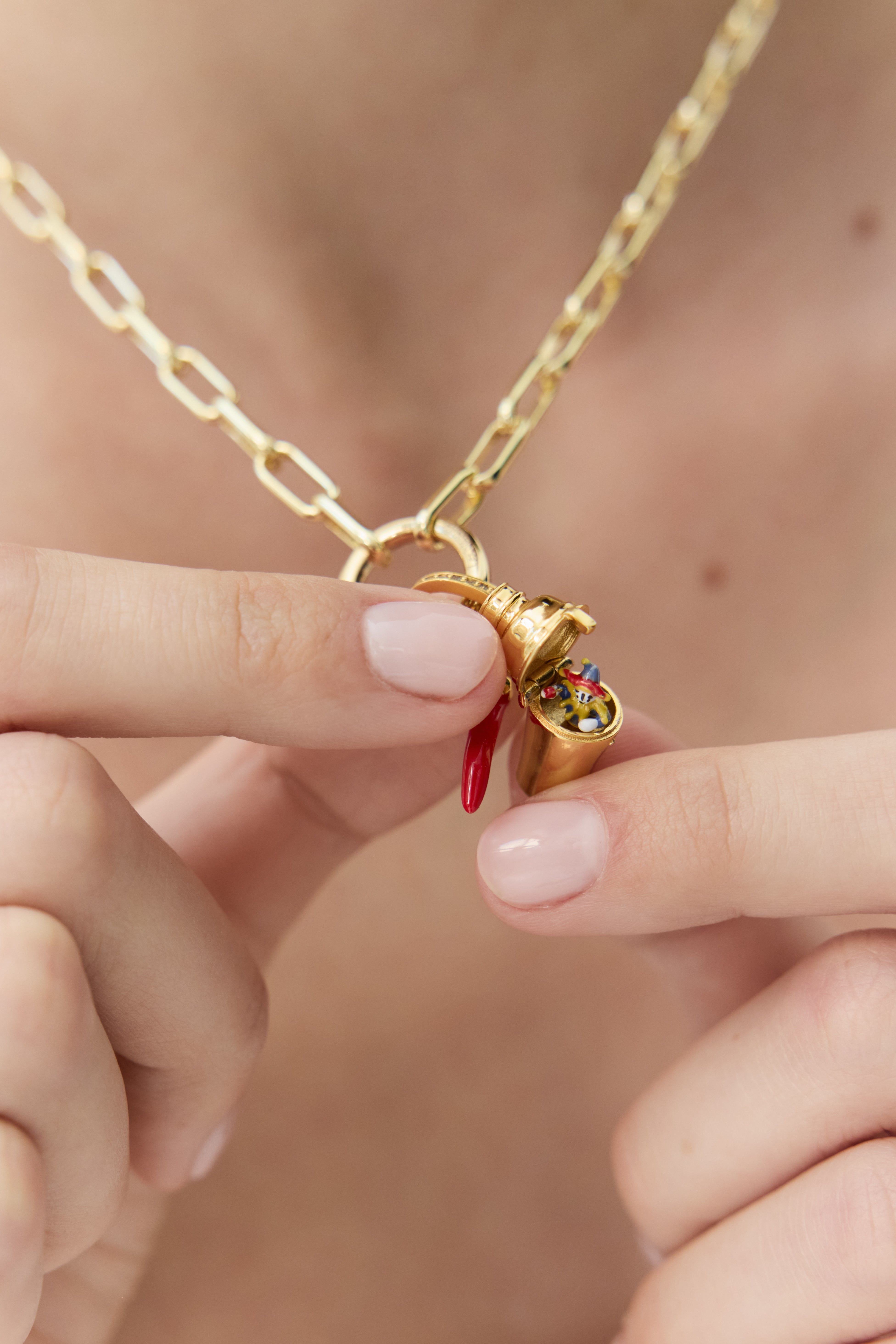 Gold Shaker and Joker Pendant: Moderation and Reason | AYPE4031