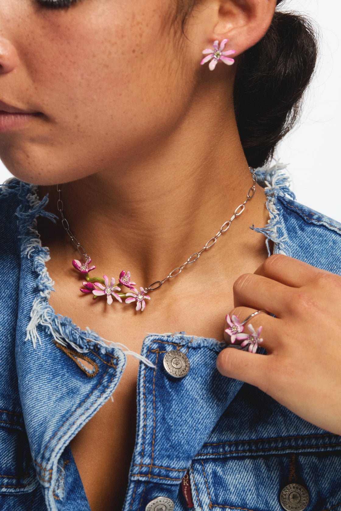 Adjustable silver ring with pink magnolia flowers and crystals | AVFA6021 - Les Nereides