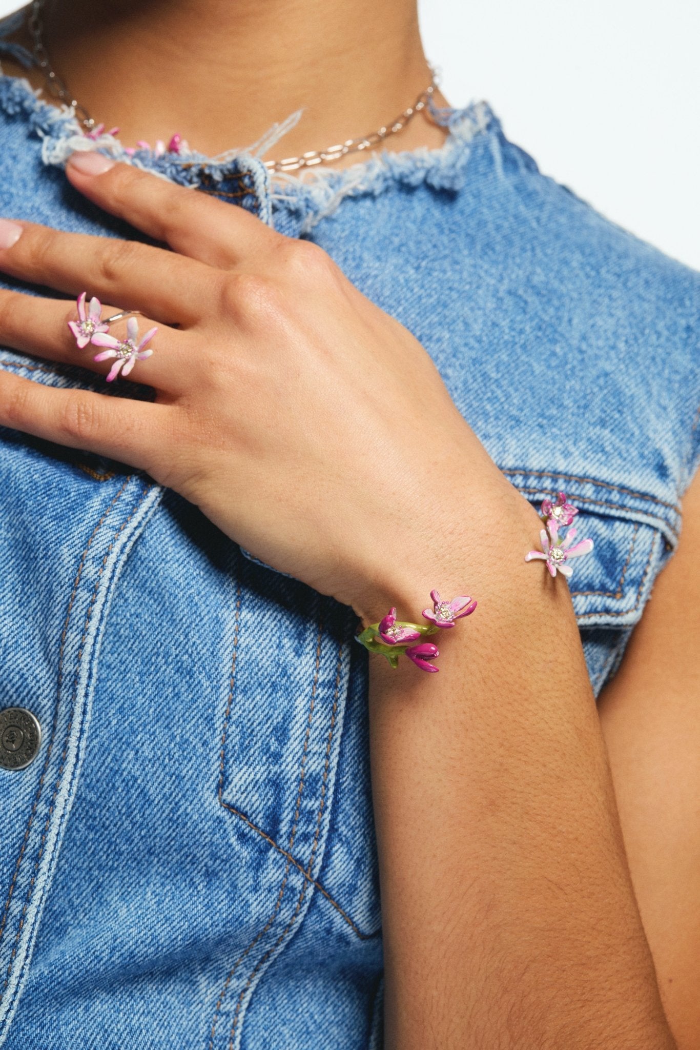Adjustable silver ring with pink magnolia flowers and crystals | AVFA6021 - Les Nereides