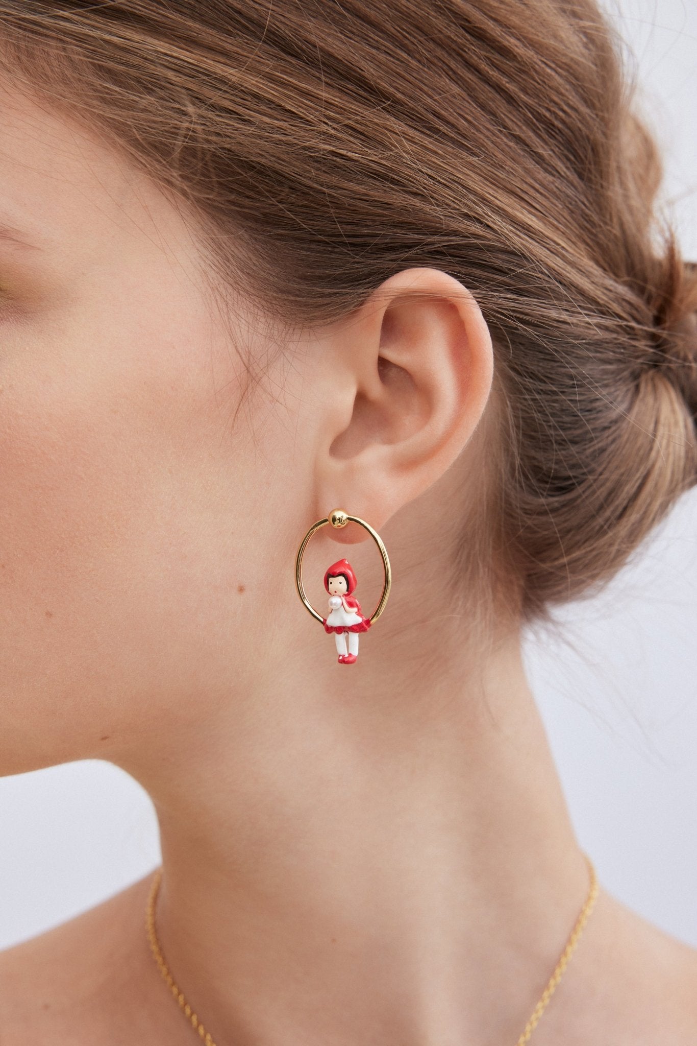 Alice And Little Red Riding Hood Asymmetric Hoop Earrings | AXMT1011 - Les Nereides