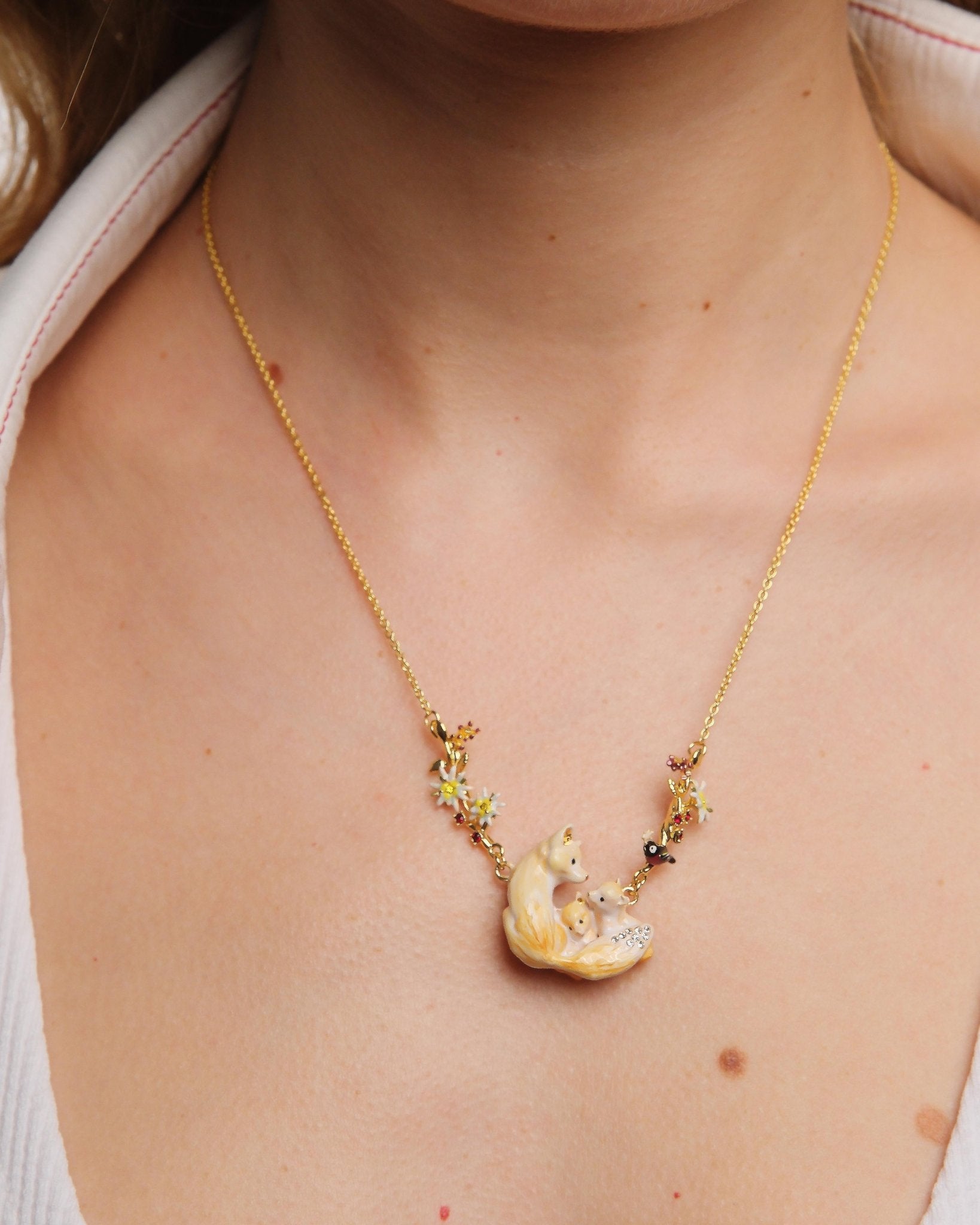 Arctic Foxes, Varied Tit, Edelweiss Flower And Cotoneaster Statement Necklace | AULA3011 - Les Nereides