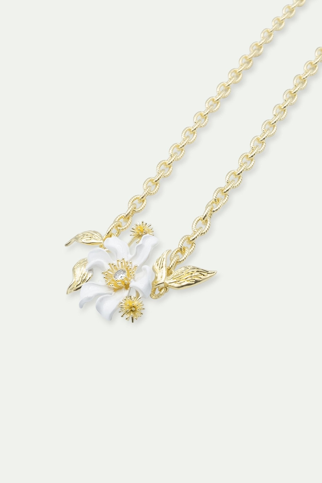 AWNF301/1 Large White Clematis Flower, Japanese Kerria And Laurel Necklace - Les Nereides