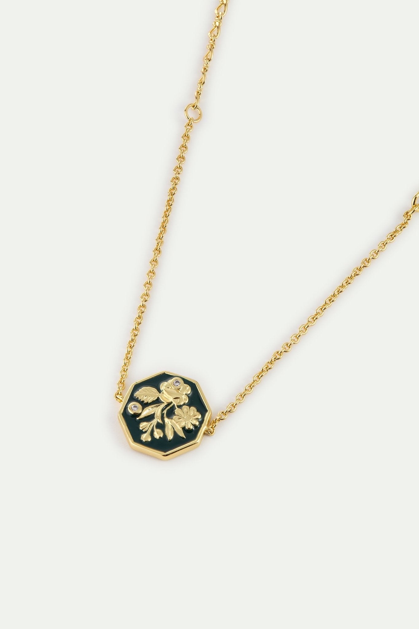 Black And Gold Peony Medallion Bracelet With Cultured Pearls | AYOP2031 - Les Nereides
