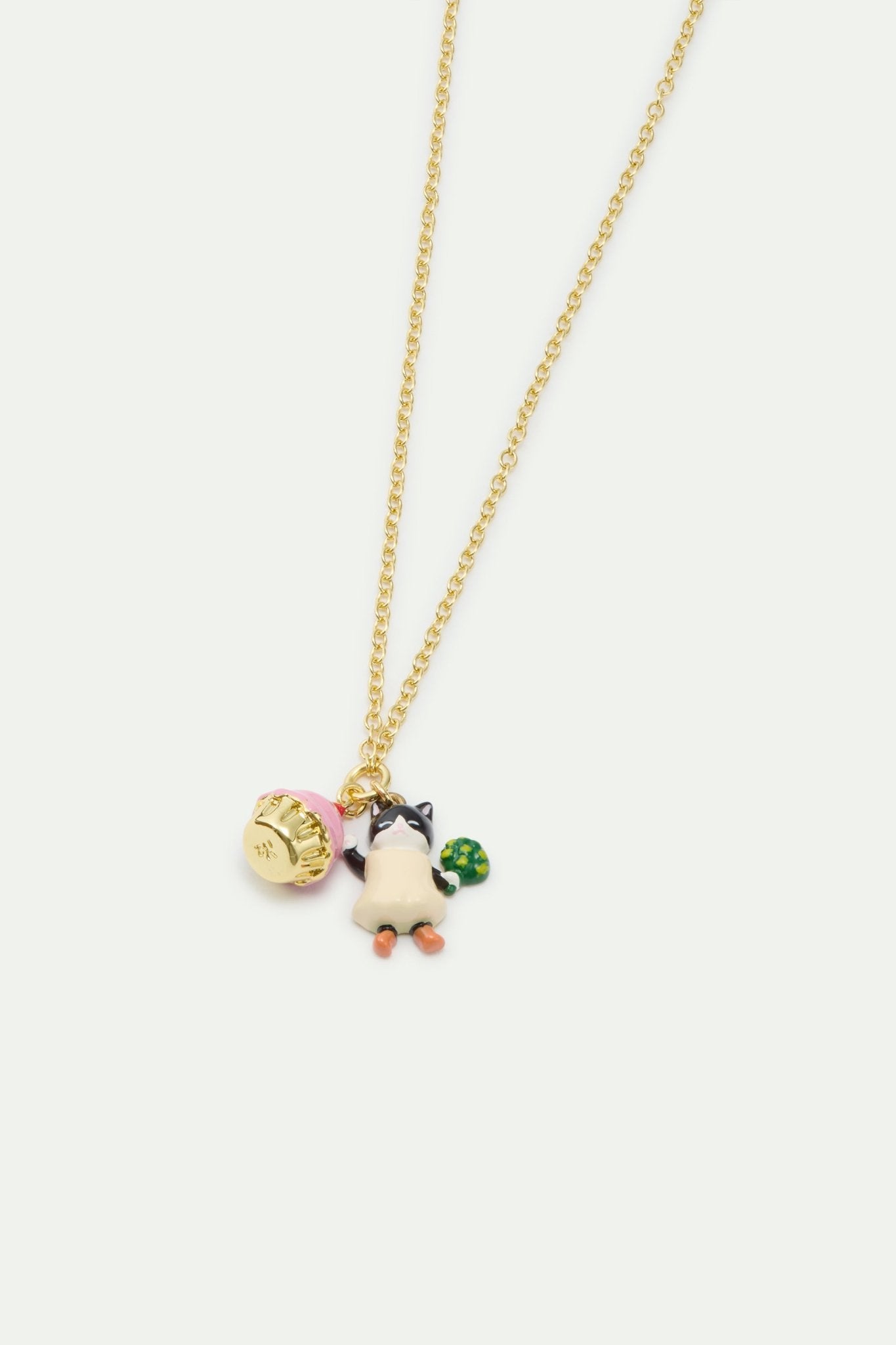 Black kitten and pastry pendant necklace | AVHP3031 - Les Nereides