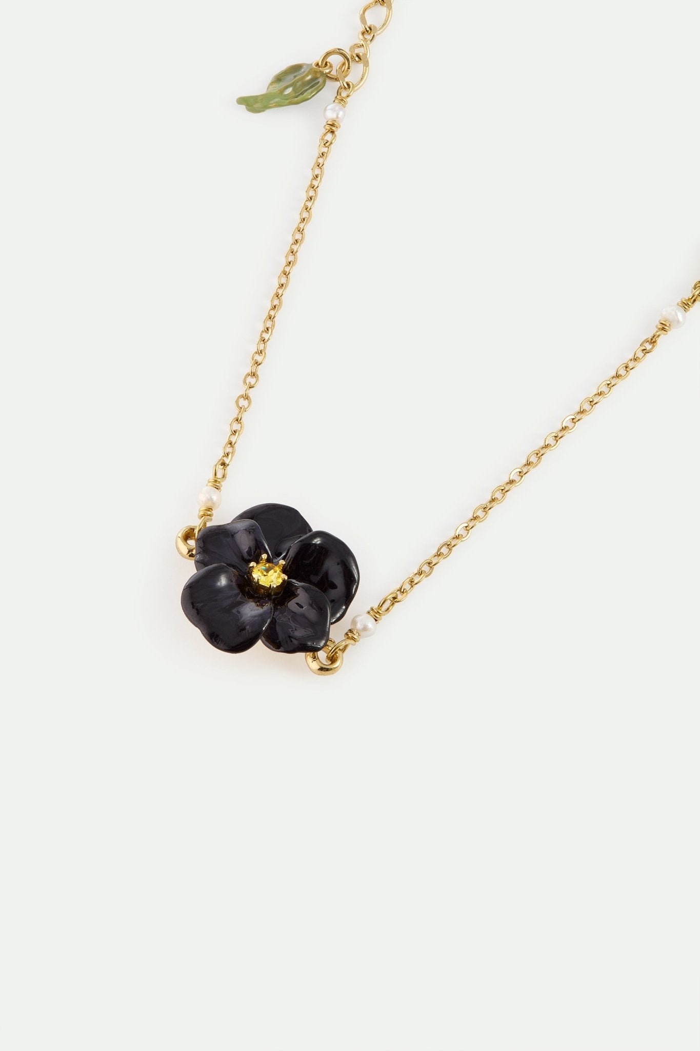 Black Pansy And Faceted Crystal Bracelet | AYMP2041 - Les Nereides