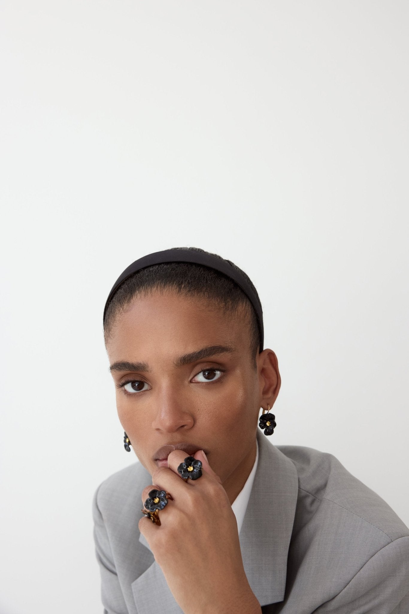 Black Pansy And Faceted Crystal Clip-On Earrings | AYMP1031 - Les Nereides