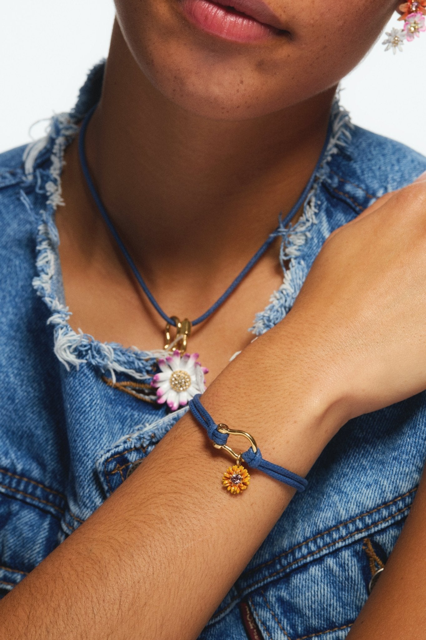 Carabiner and little flower blue bracelet | AVFR2021 - Les Nereides