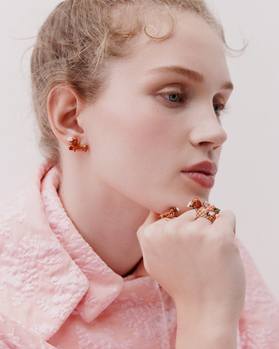 Dachshund. Daisy And Pink Stone Adjustable Ring | AWLA6021 - Les Nereides