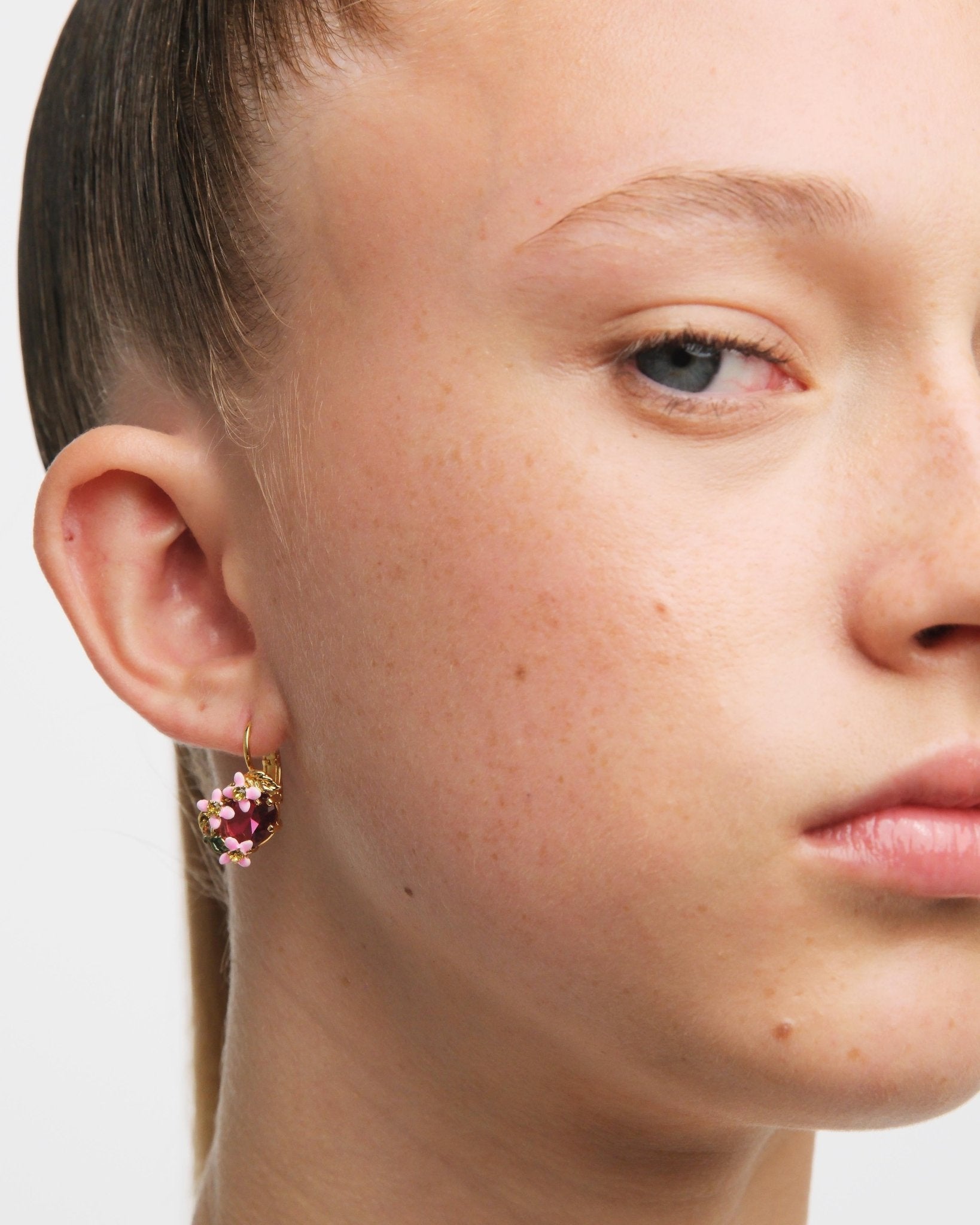 Faceted Bead And Pink Clematis Montana Earrings | AUVI1031 - Les Nereides
