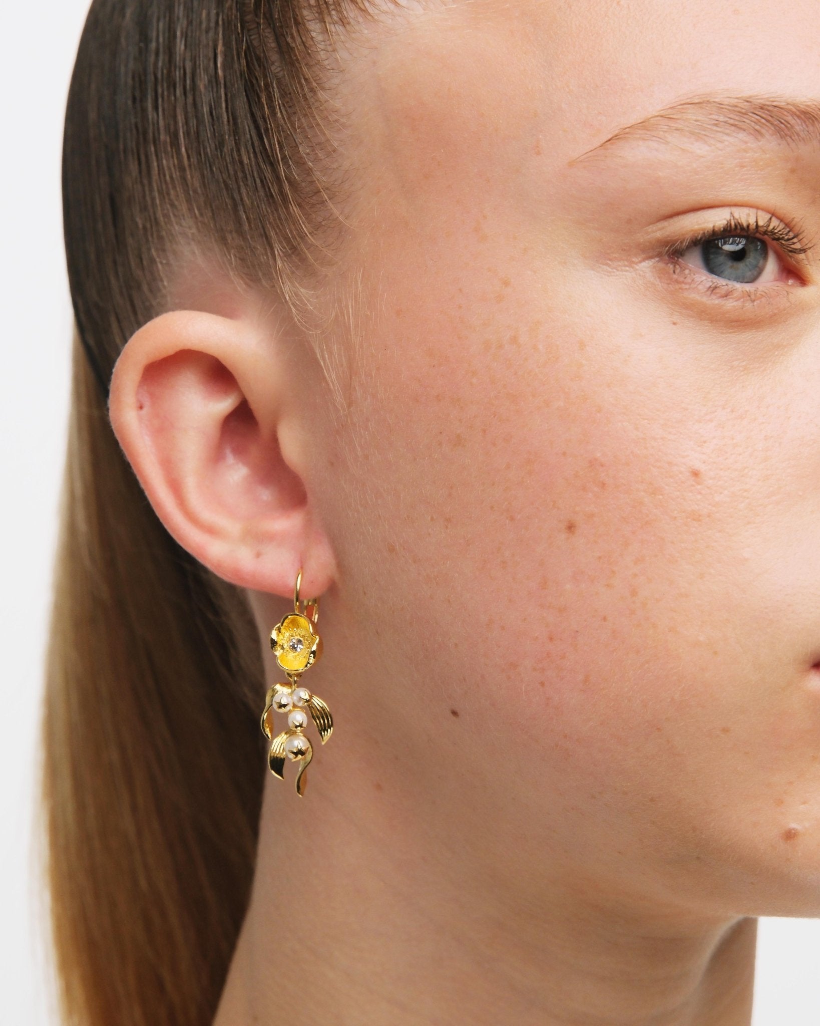 Flower And Golden Beads Sleeper Earrings | AUVH1081 - Les Nereides