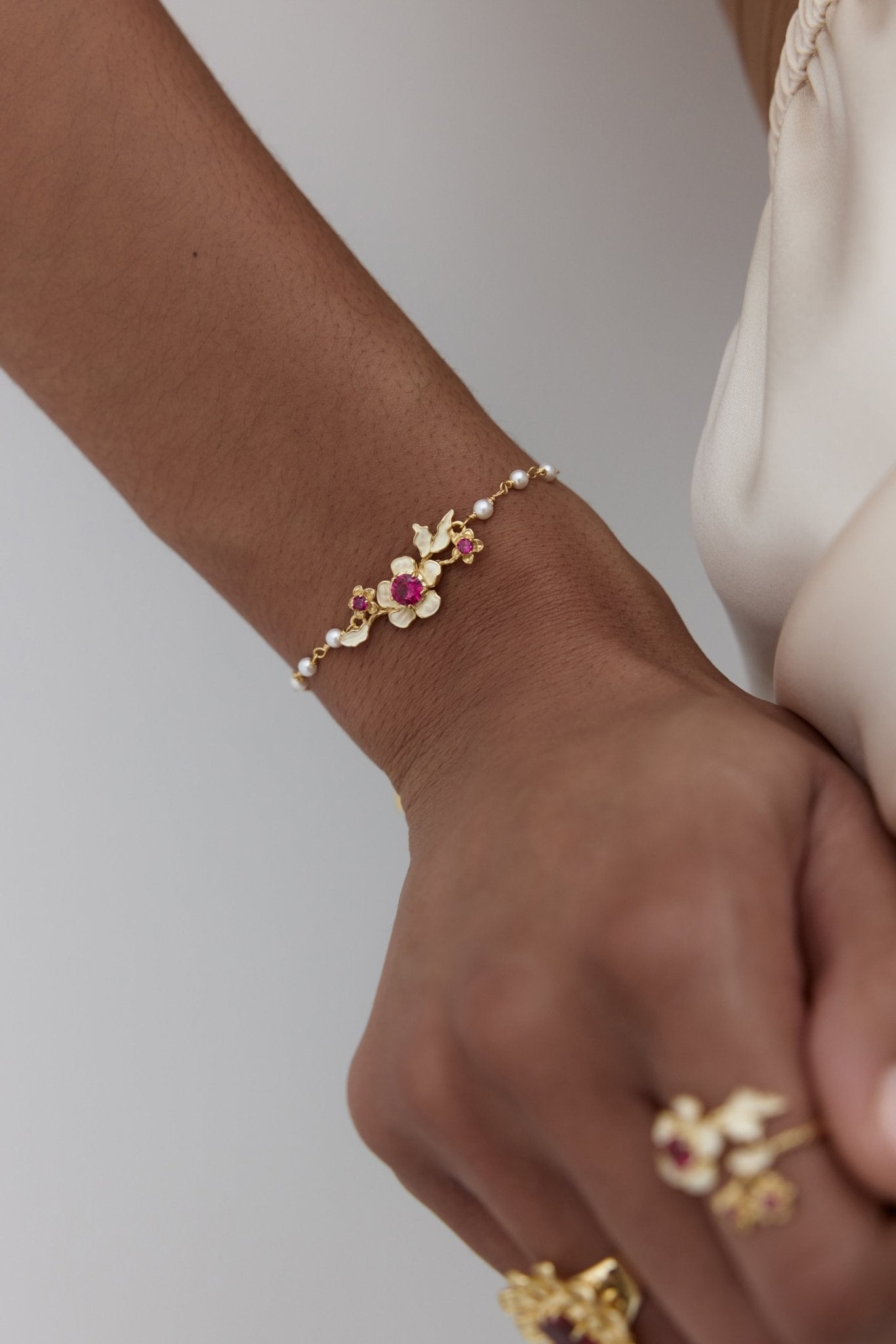 Gold Anemone Bracelet With Pink Crystals And Cultured Pearls | AYOP2011 - Les Nereides