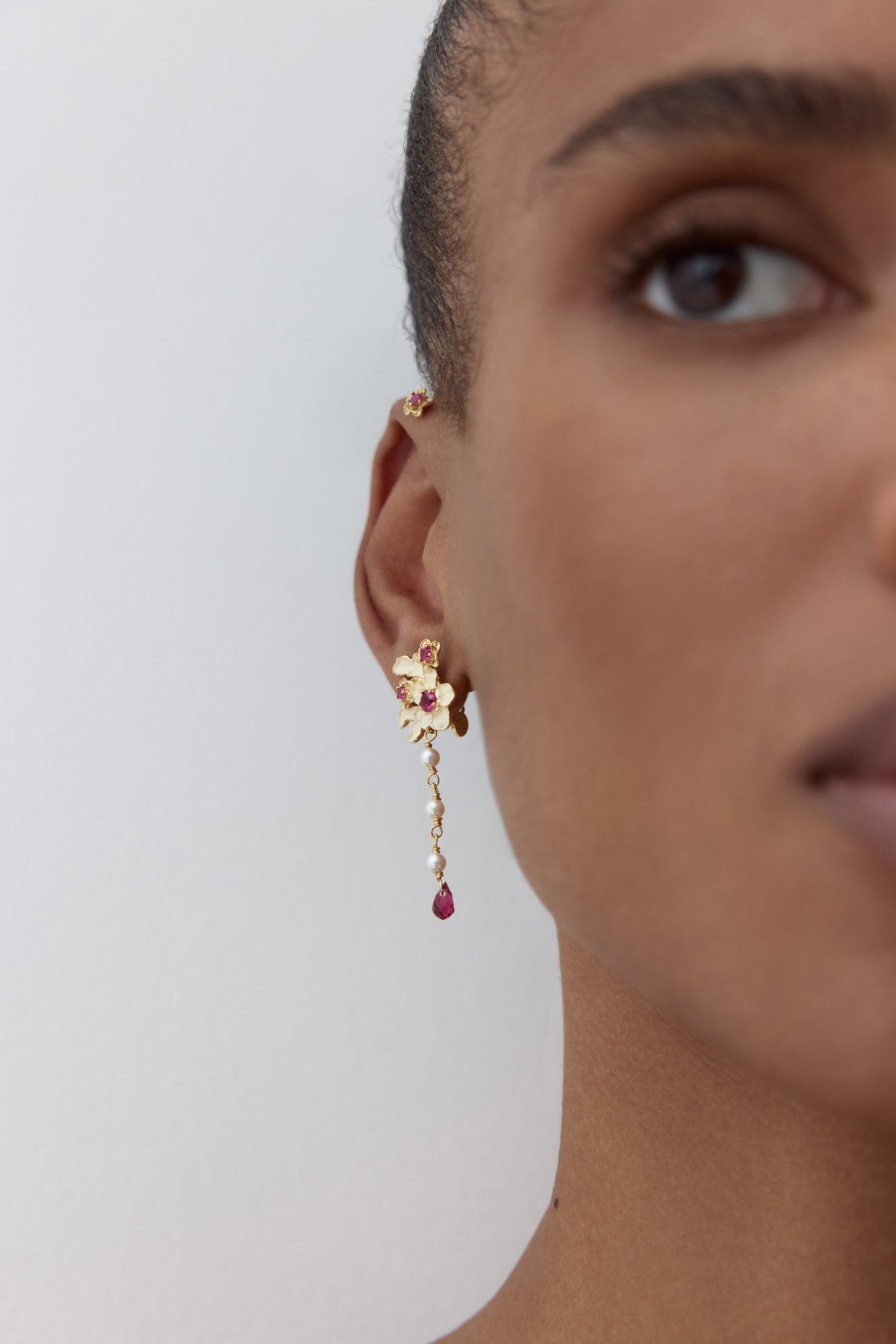 Gold Anemone Dangle Earrings With Pink Crystals And Cultured Pearls | AYOP1021 - Les Nereides