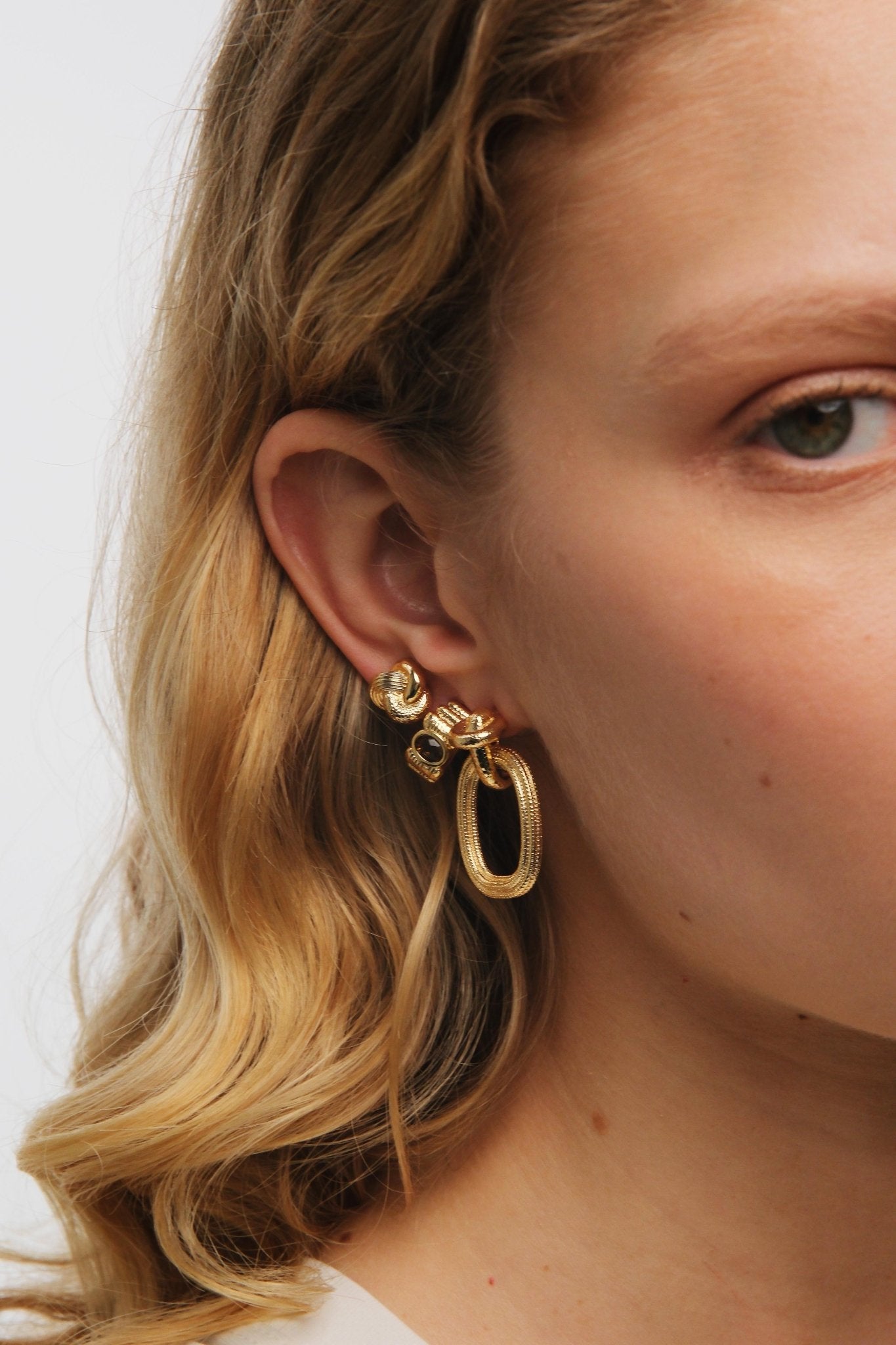 Gold Knot And Trio Of Textures Earrings | AUNB1071 - Les Nereides