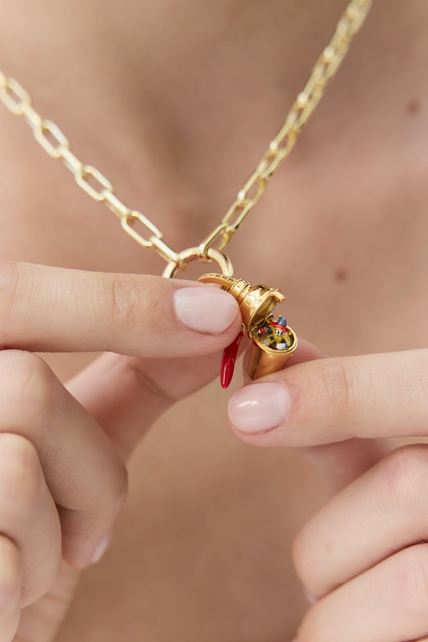 Gold Shaker and Joker Pendant: Moderation and Reason | AYPE4031 - Les Nereides