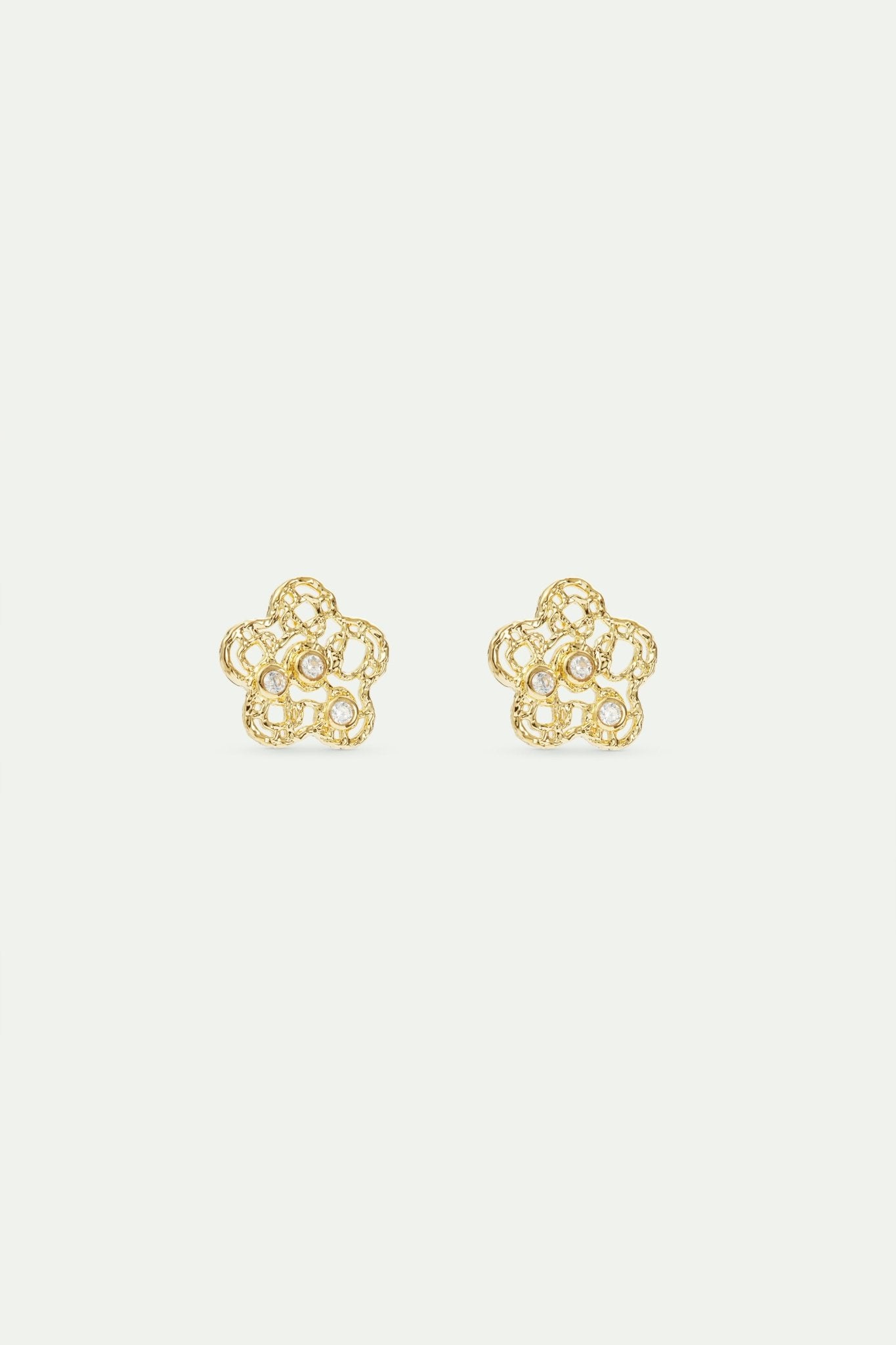Golden filigree flower and crystal earrings | AVOP1051 - Les Nereides