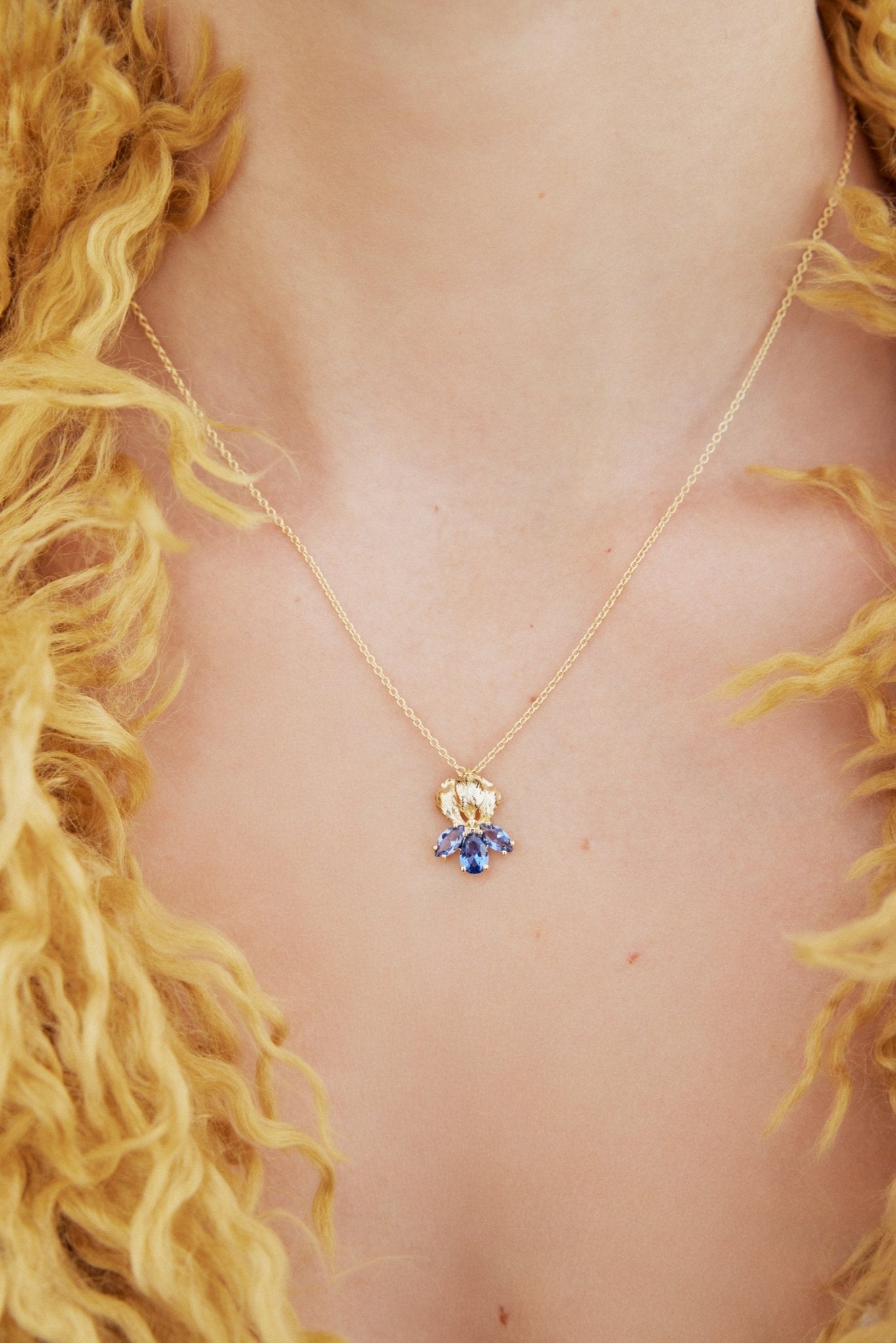 Golden Iris And Blue Stone Pendant Necklace | AXNF3011 - Les Nereides