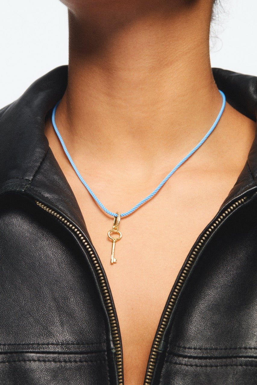Golden Key Pendant, Mystery And Freedom | AVPE4031 - Les Nereides