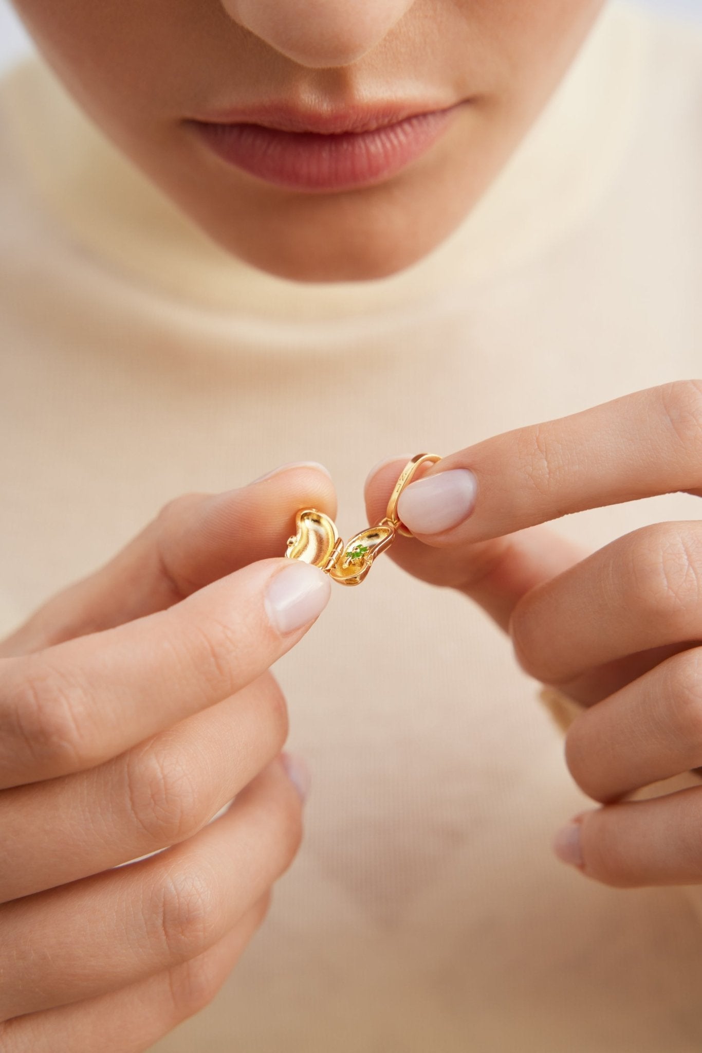 Golden Magic Bean Pendant | AXPE4151 - Les Nereides