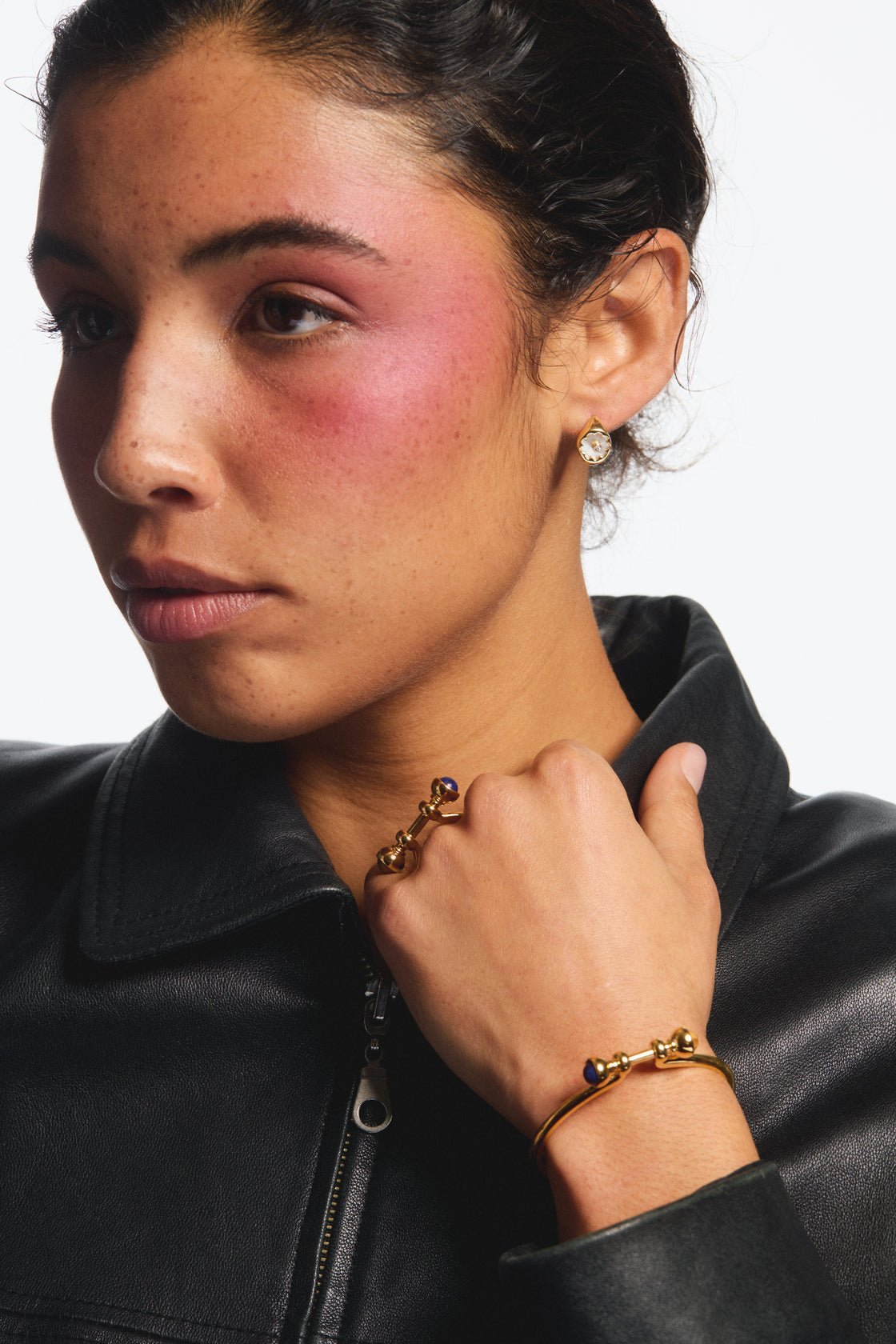 Golden ring with lapis lazuli and jasper beads | AVSE6101 - Les Nereides