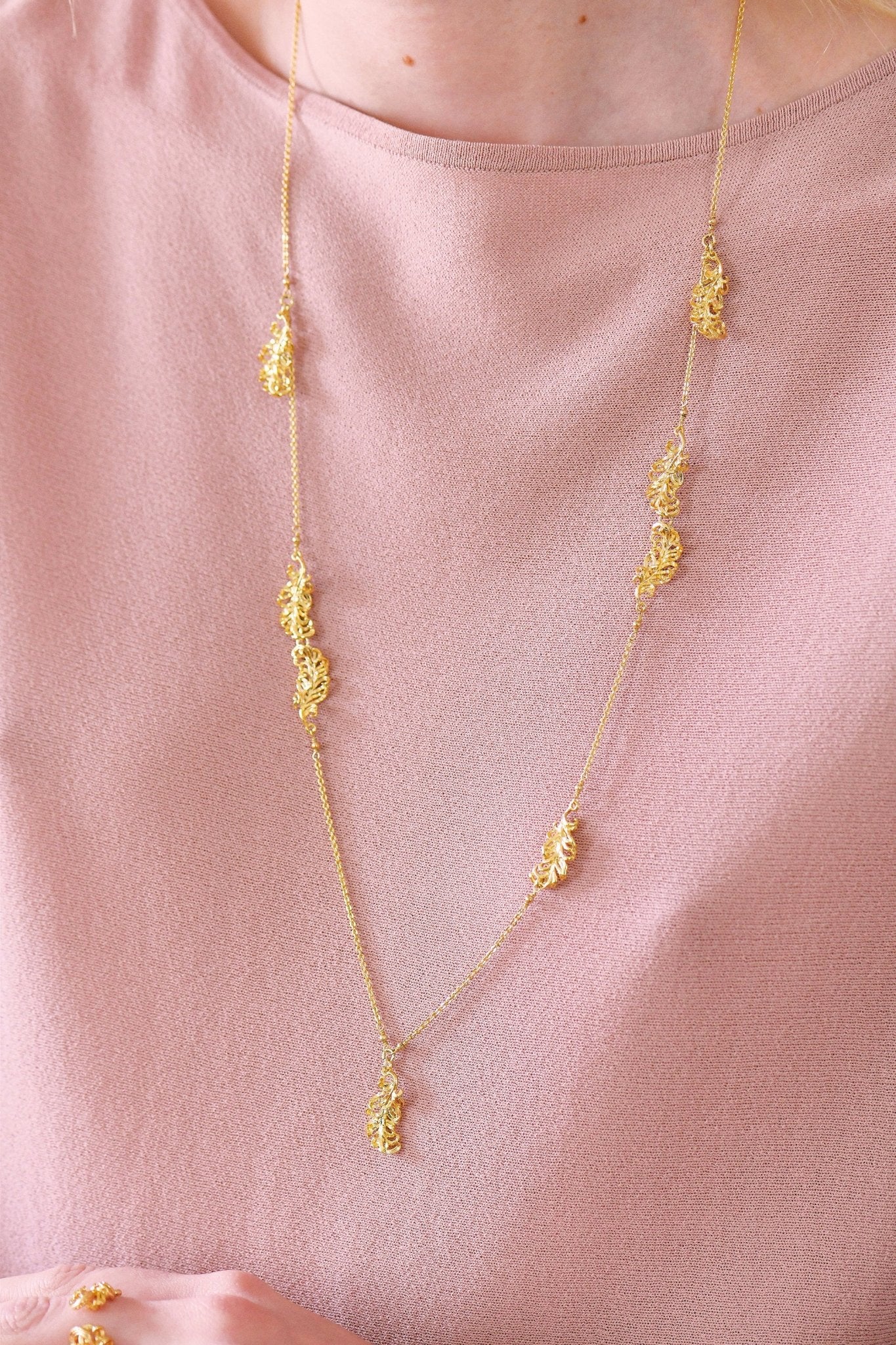 Golden Swan Feathers Long Necklace | AKCY306 - Les Nereides