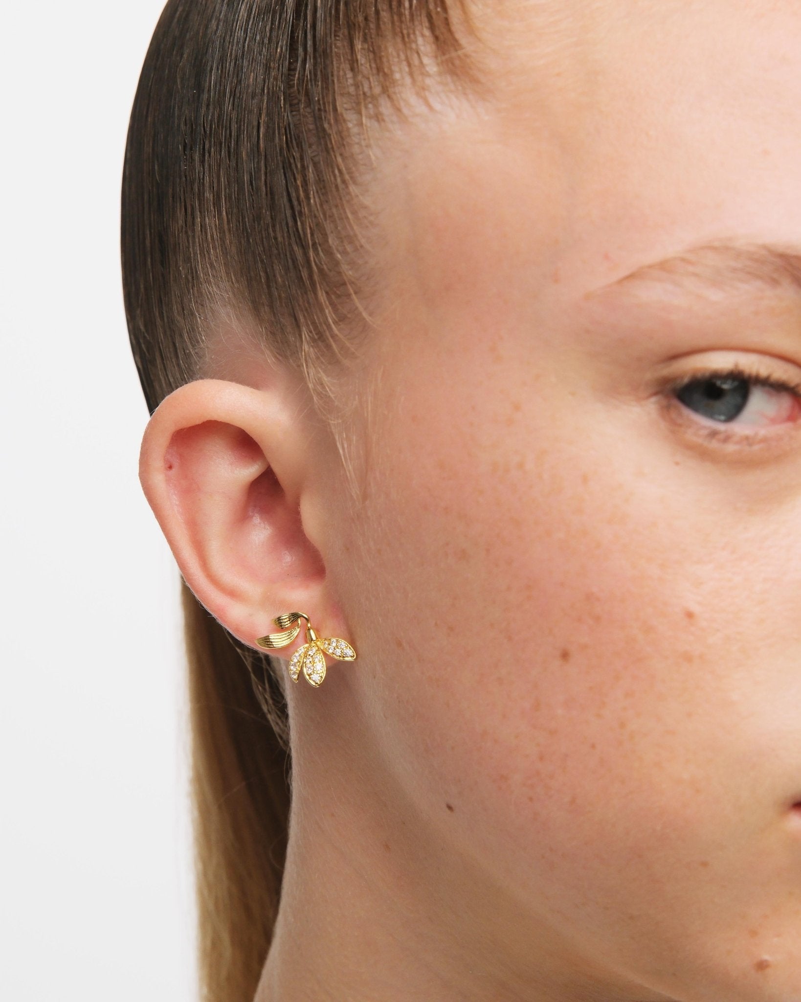 Leaves Paved With Cubic Zirconia Post Earrings | AUVH1101 - Les Nereides