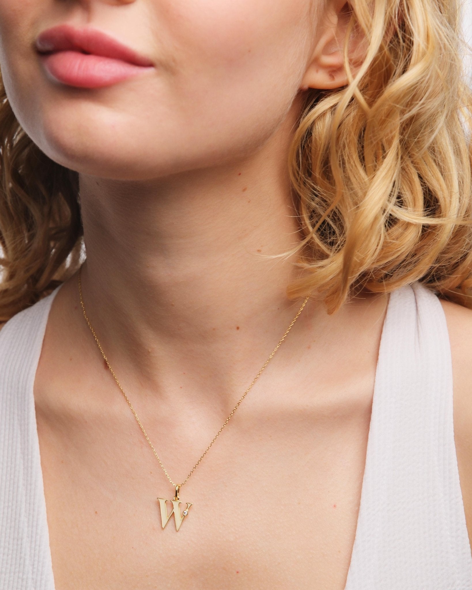 Letter W Pendant Necklace | AUAB3231 - Les Nereides