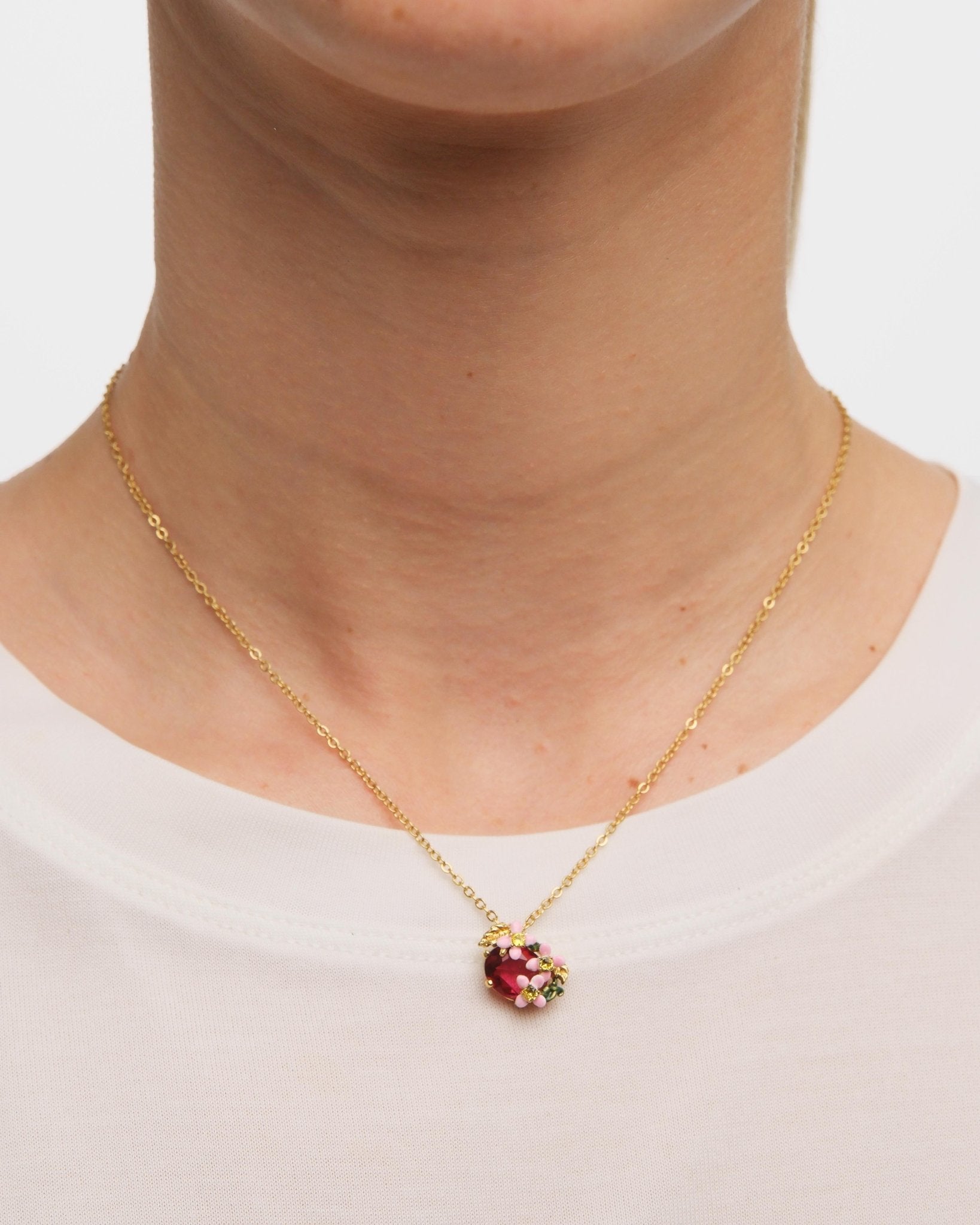 Pink Faceted Crystal And Pink Flower Pendant Necklace | AUVI3031 - Les Nereides