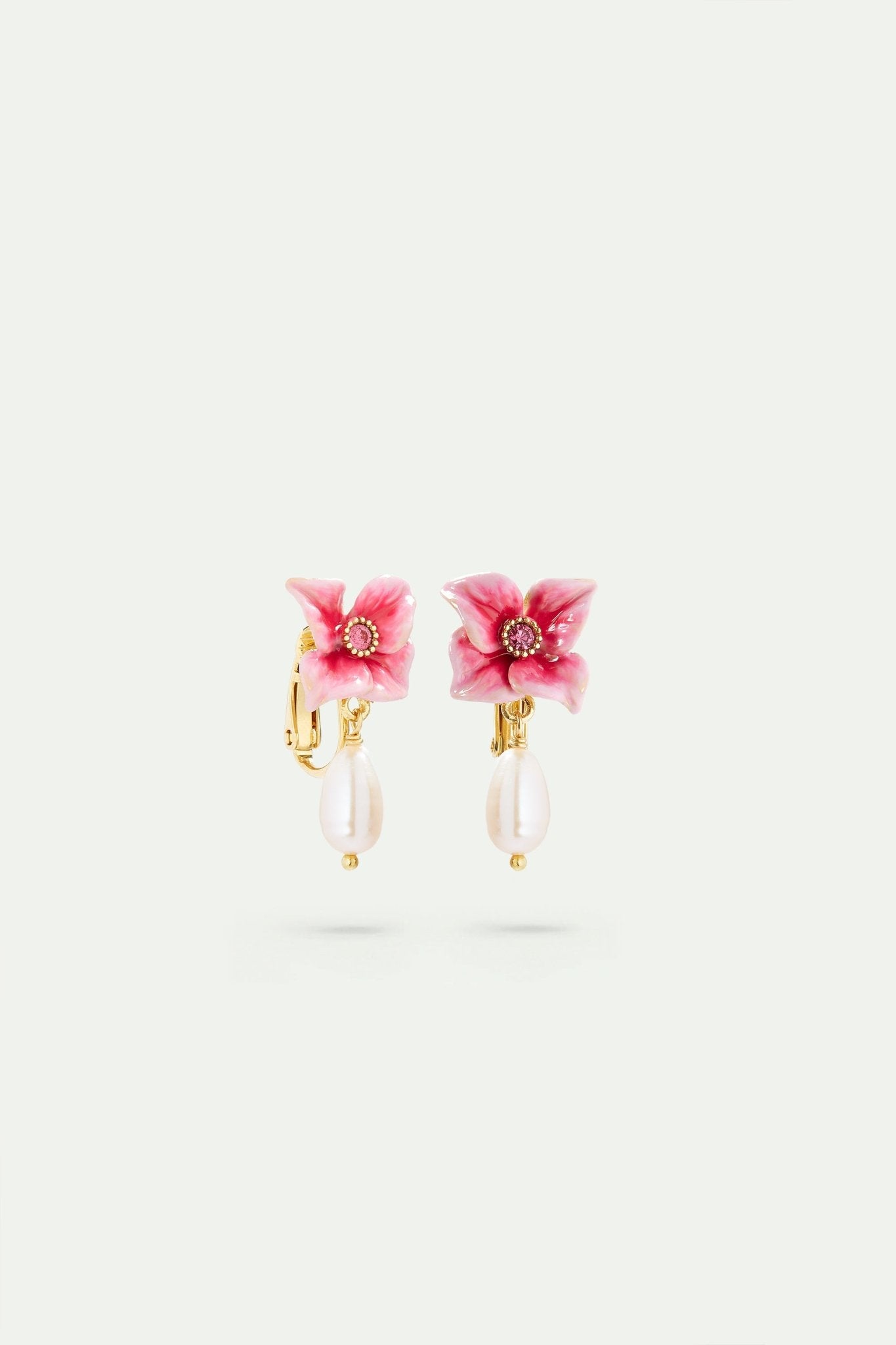 Pink hydrangea flower and cultured pearl earrings | AVJH1011 - Les Nereides