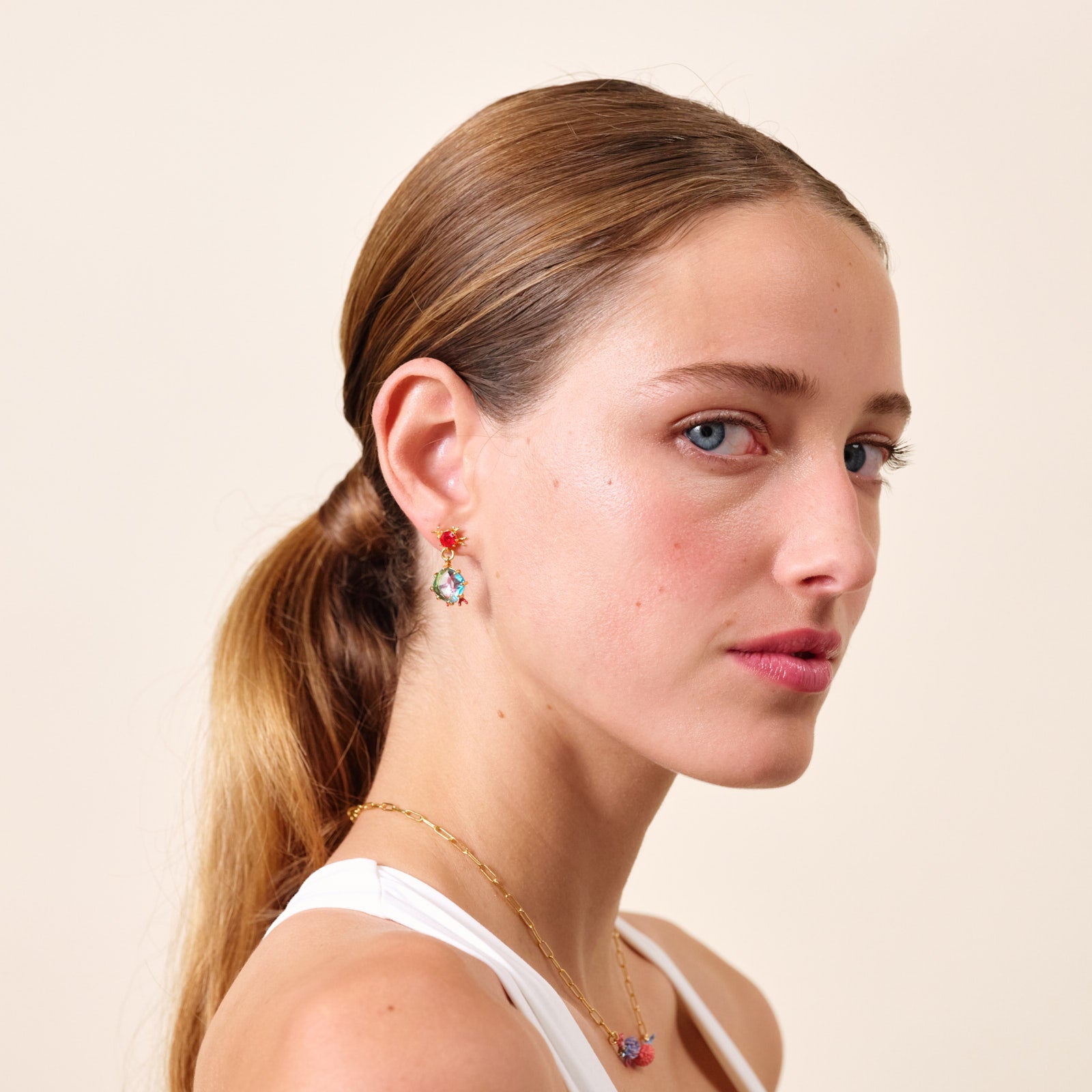 Red Coral And Cut Crystal Stone Earrings | ATPR1041 - Les Nereides