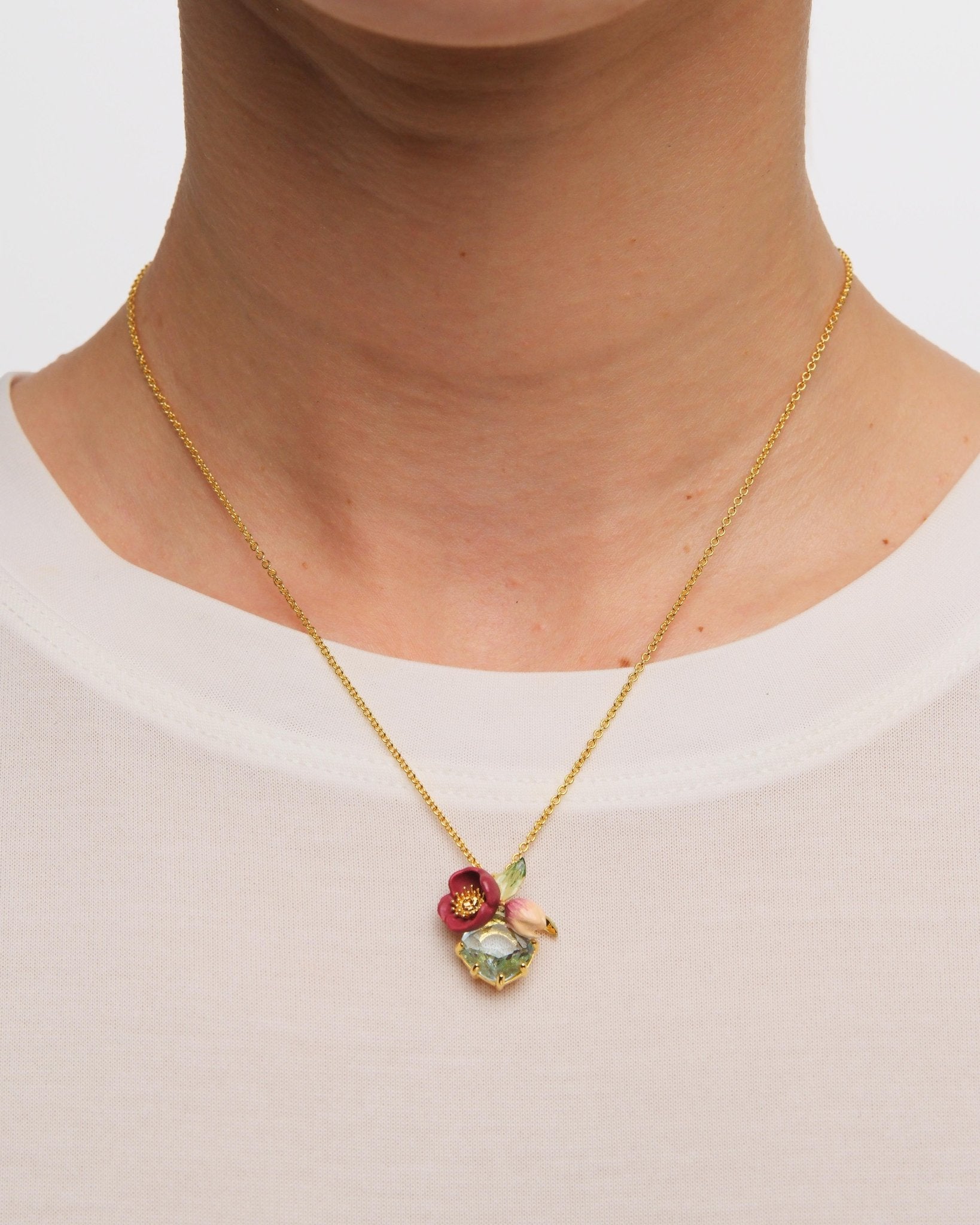 Red Hellebore & Faceted Stone Pendant Necklace | AUVH3031 - Les Nereides