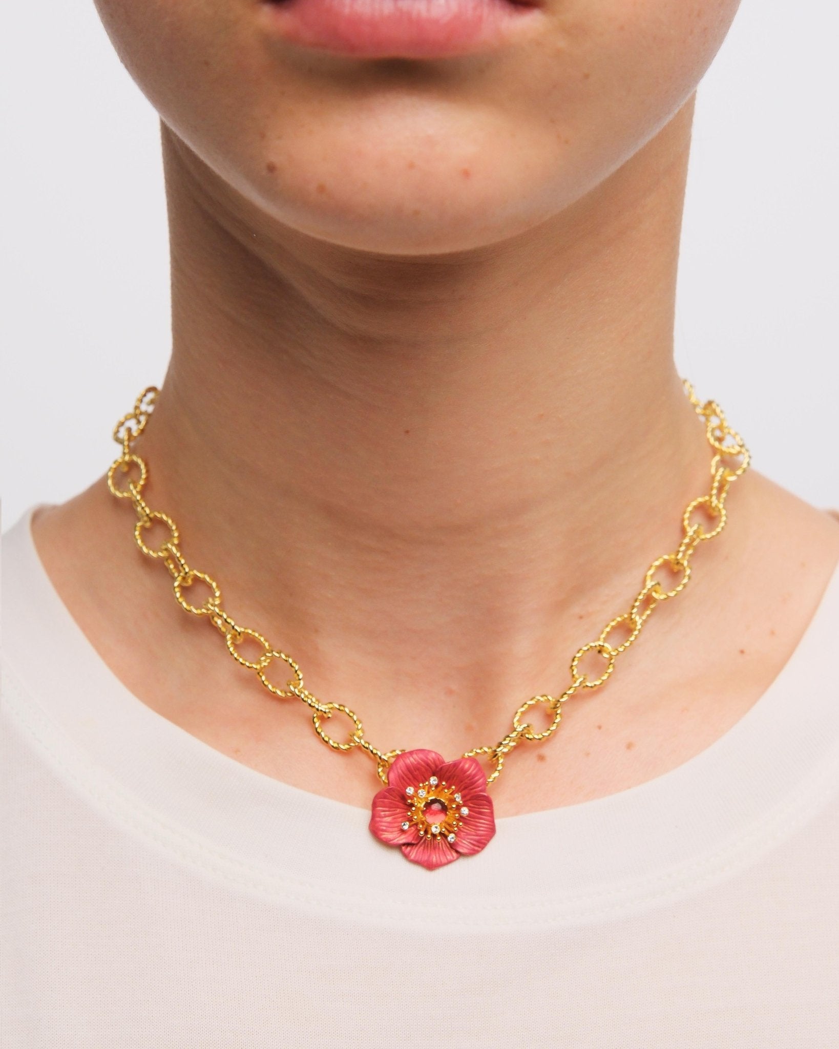 Red Hellebore Flower Pendant Necklace | AUVH3051 - Les Nereides
