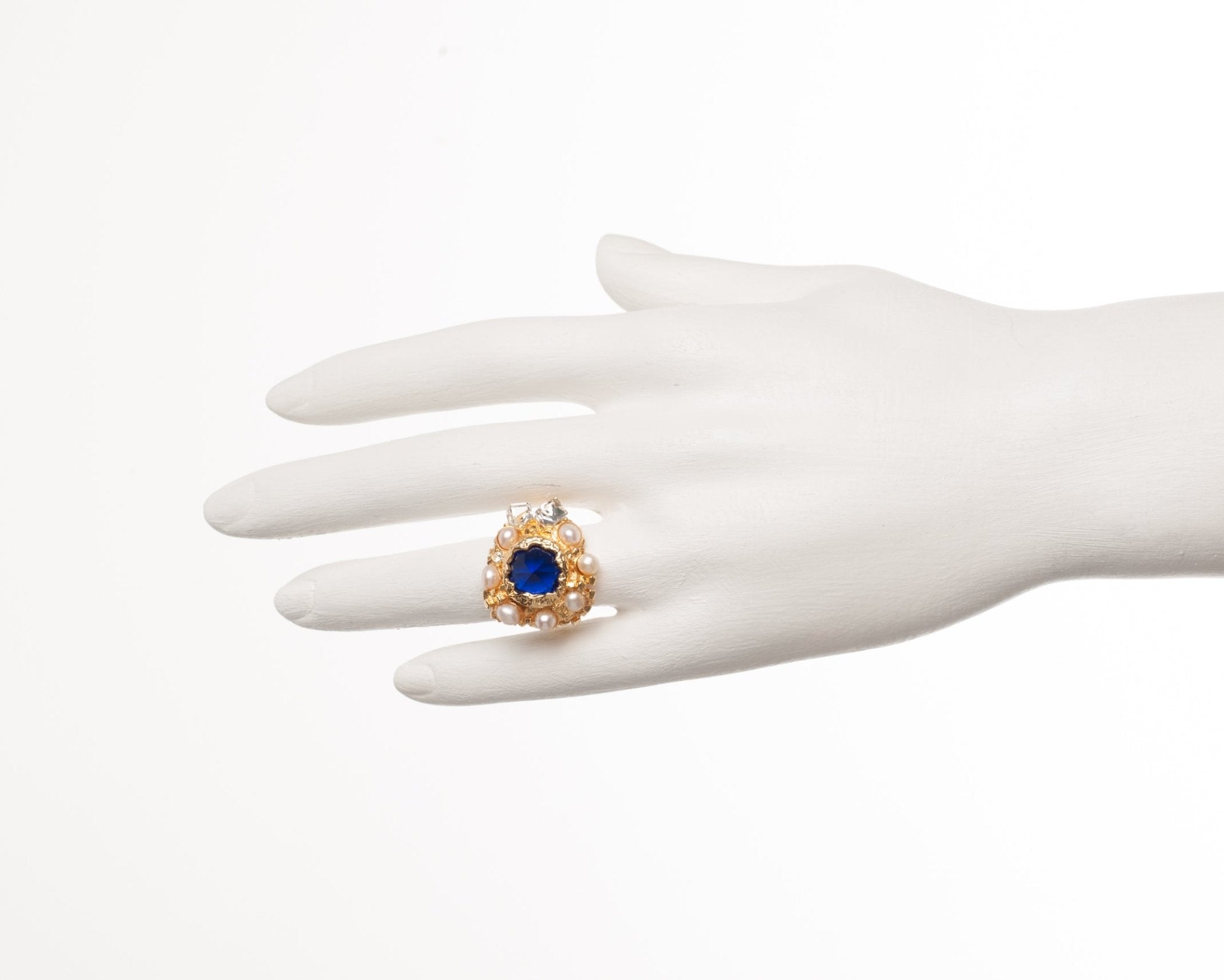 Roches Singulieres Round Blue Crystal Stone With Freshwater Pearls & Crystals Rings | AERO601/11 - Les Nereides