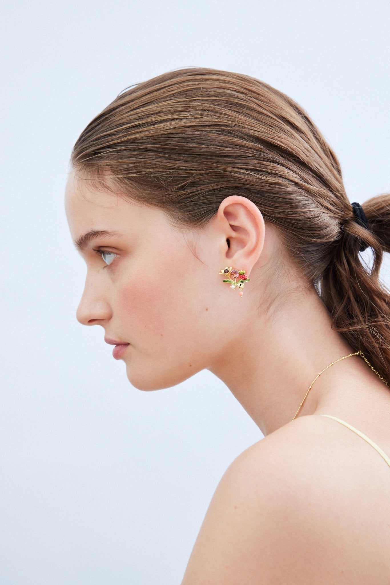 Round Pink Stone Post Earrings, With Gold Bee, Raspberry And Pearls | AXAM1071 - Les Nereides