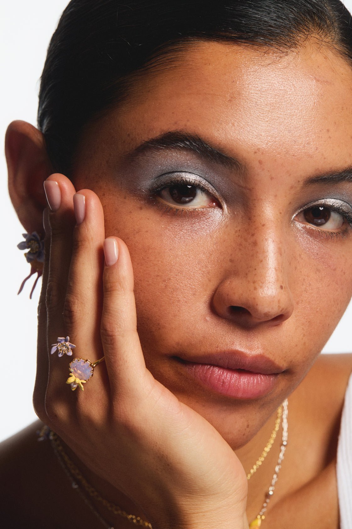Round purple faceted crystal stone and magnolia flower ring | AVFA6011 - Les Nereides