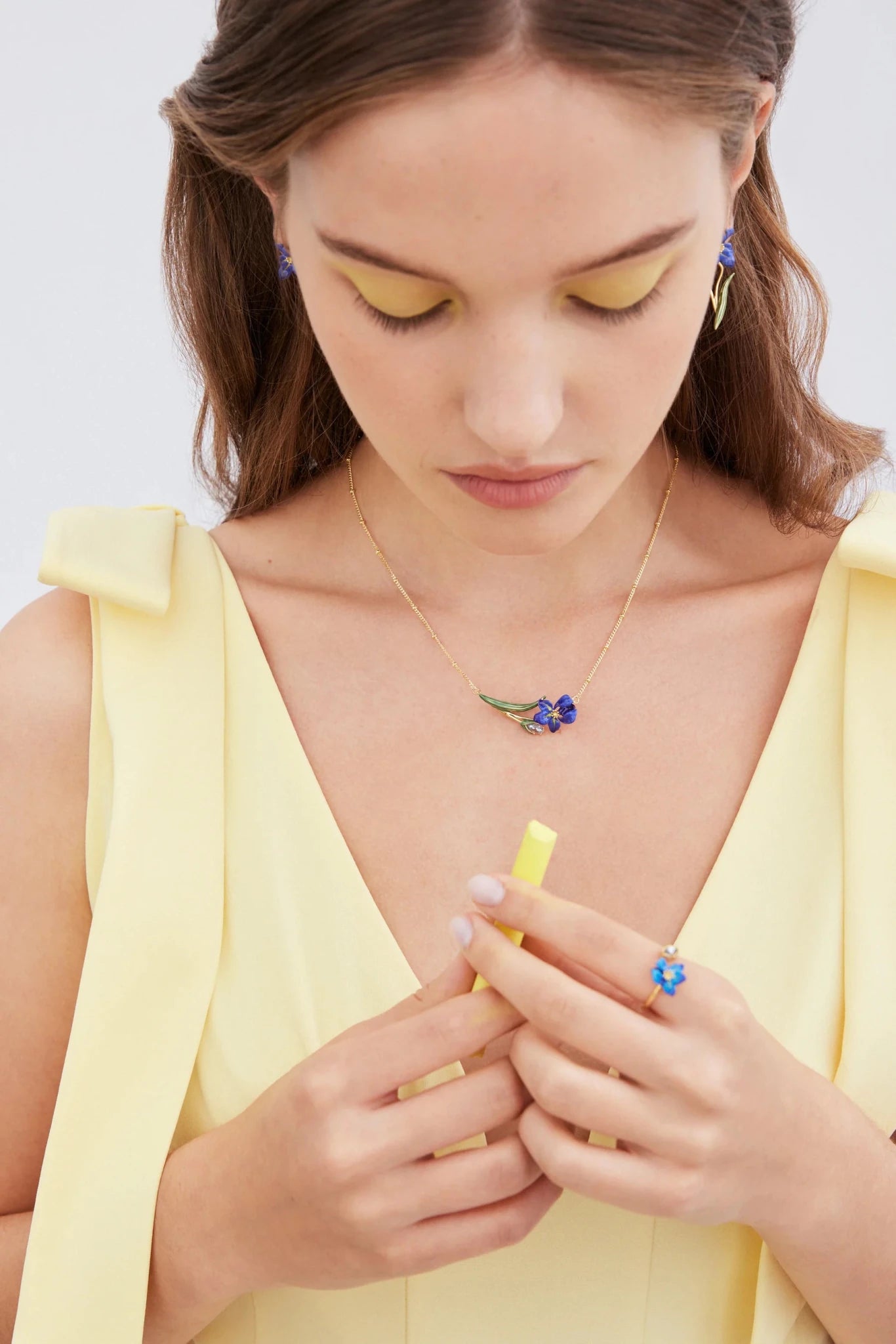 Siberian Iris And Faceted Crystal Fine Necklace | ARIV3052 - Les Nereides