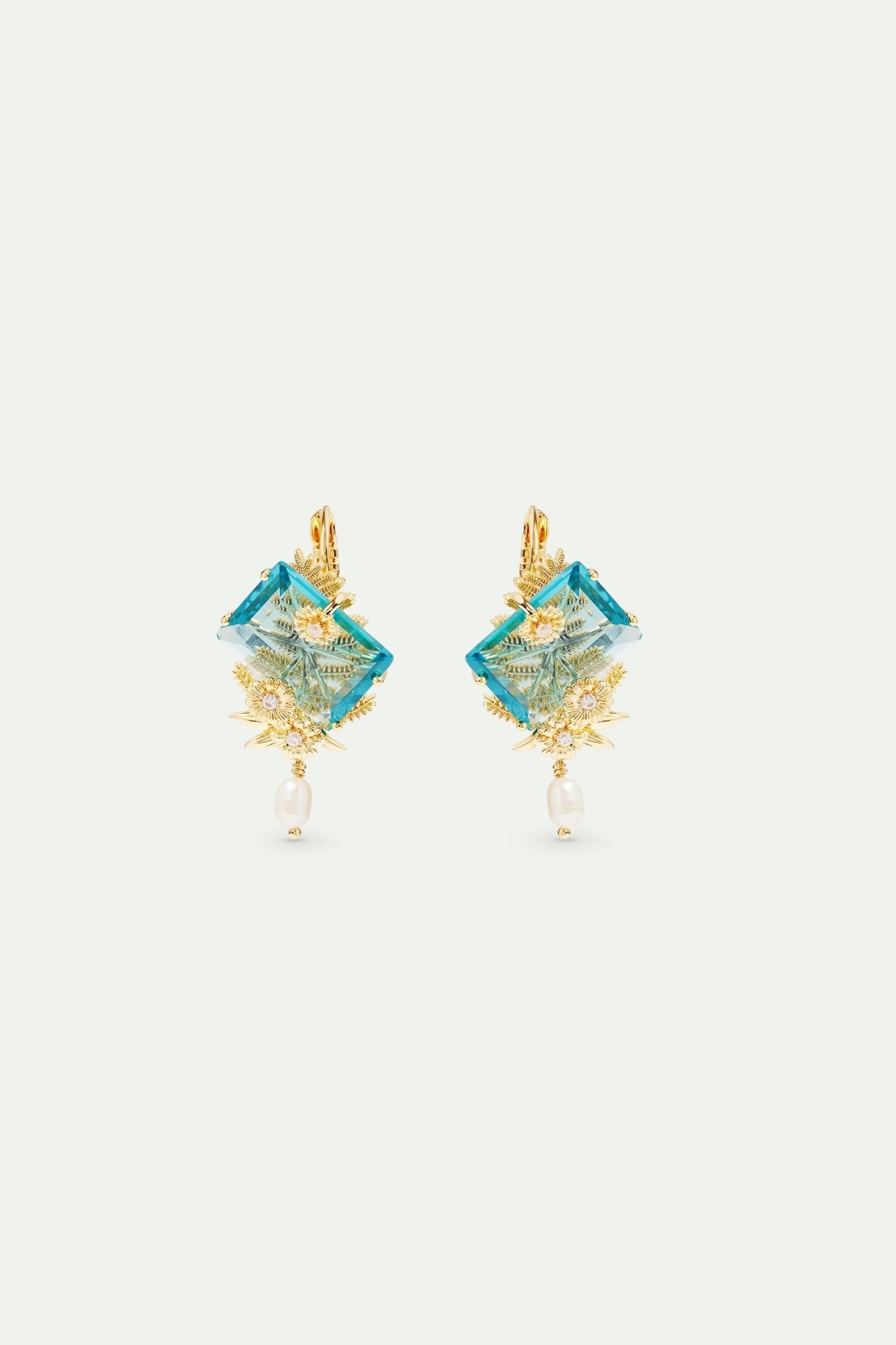 Sleeper earrings with blue cut stone, golden flowers and cultured pearl | AVNF1121 - Les Nereides
