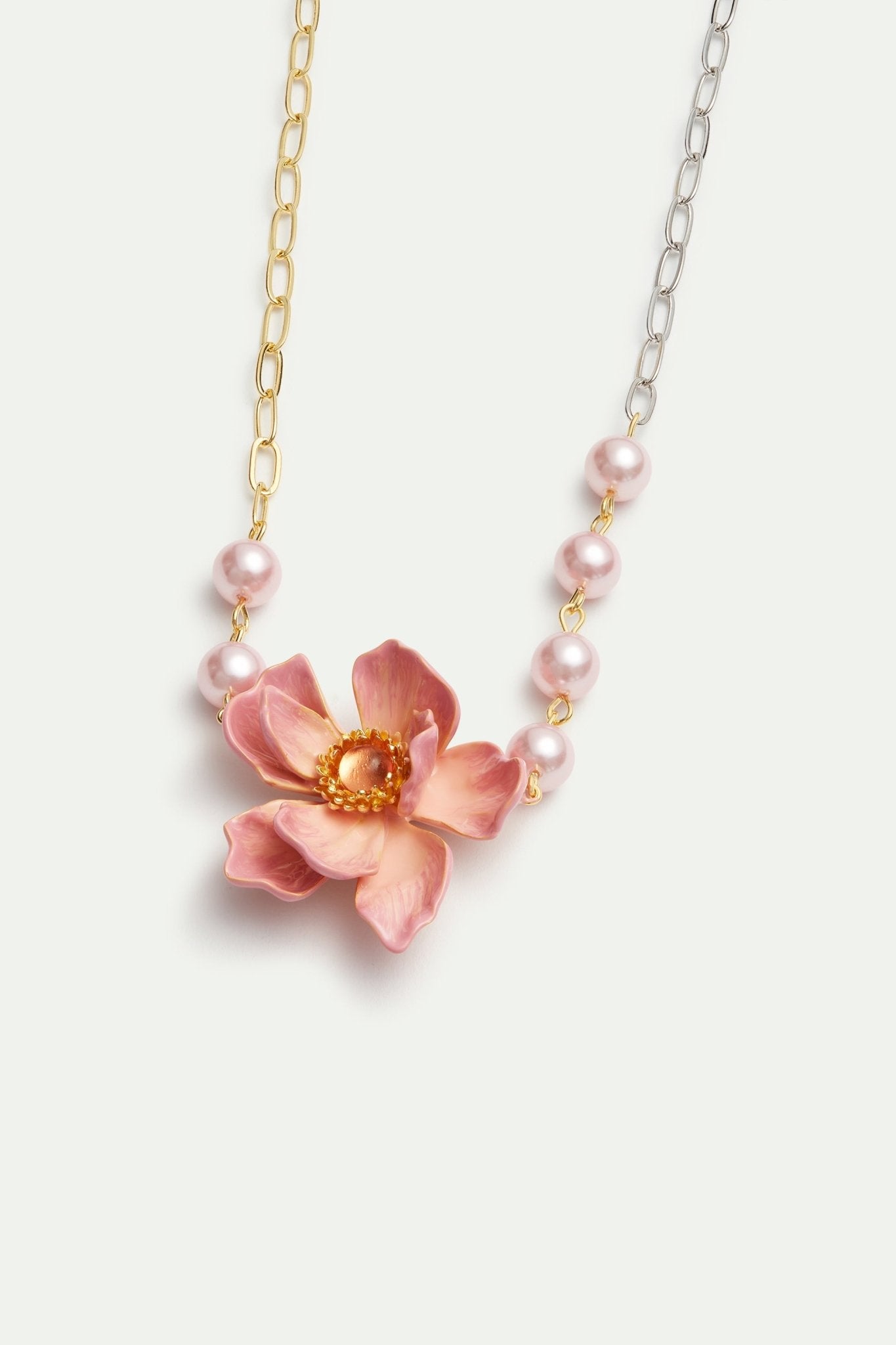 Two - tone chain, large pink magnolia flower and artificial pearl necklace | AVFA3011 - Les Nereides