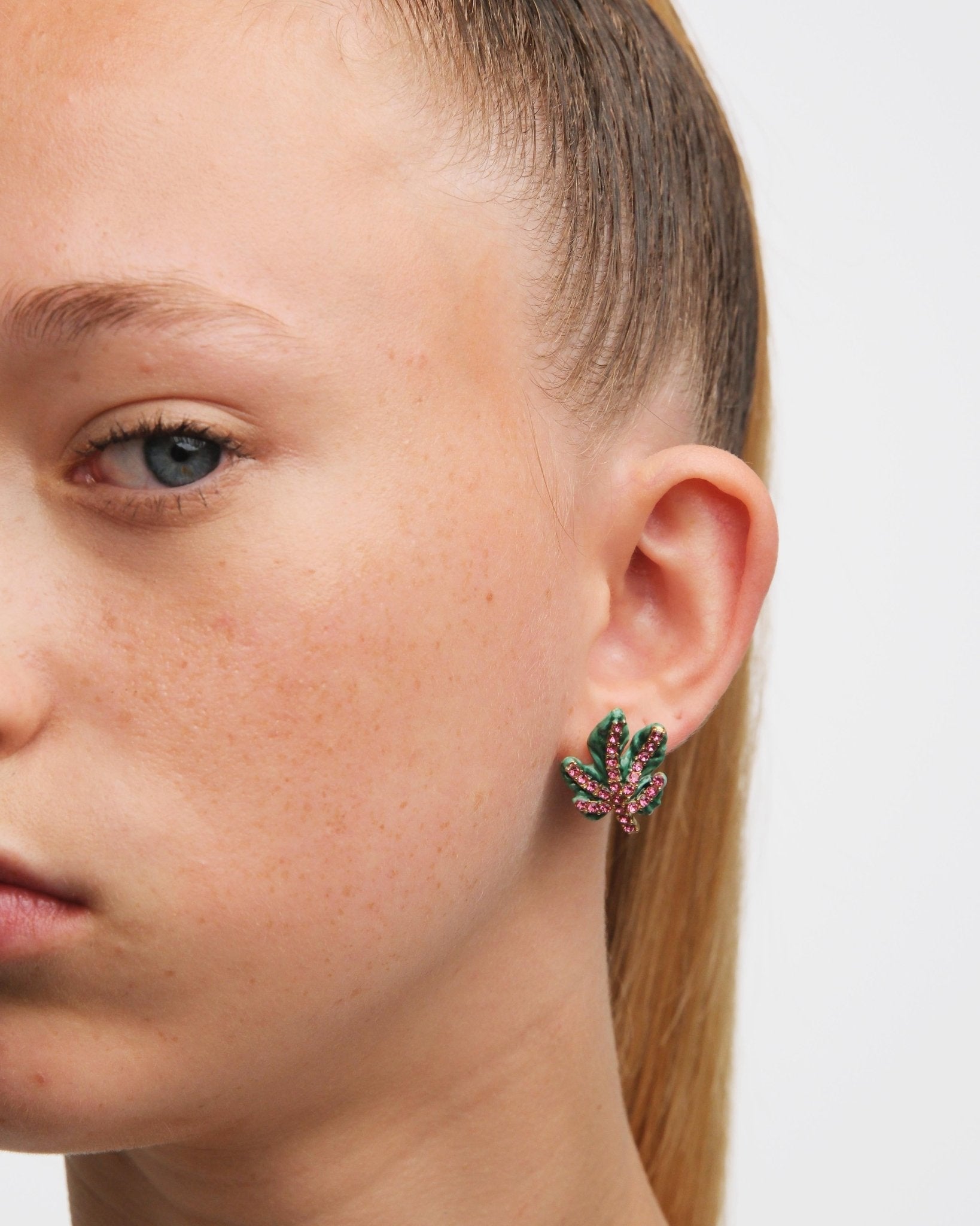 Vine Leaf And Faceted Crystal Earrings | AUVI1061 - Les Nereides