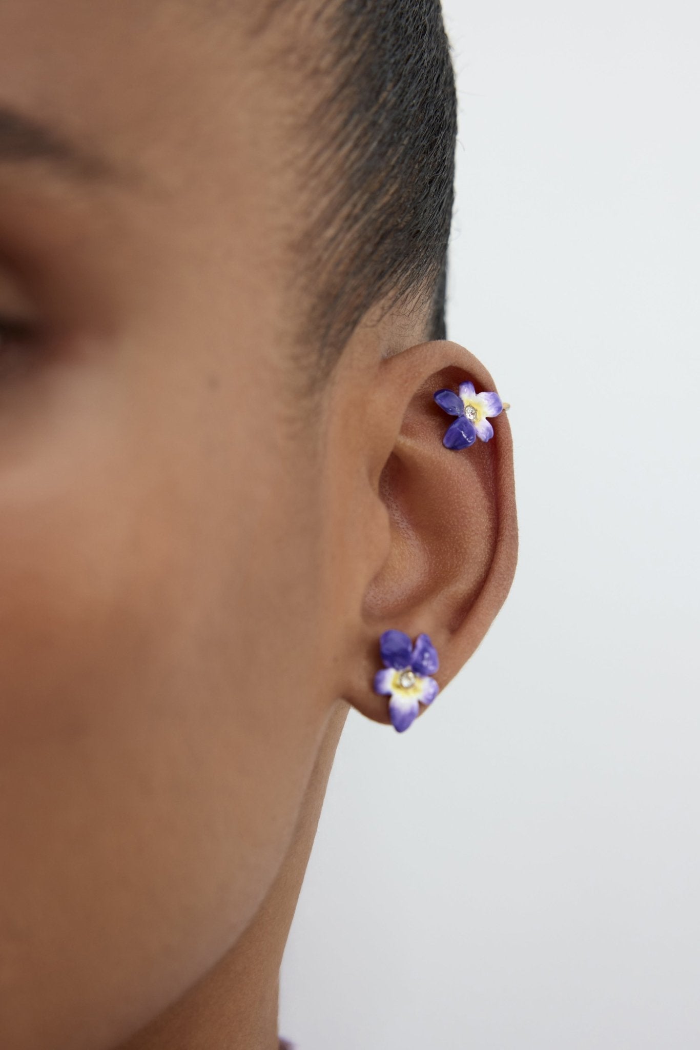 Violet And Faceted Crystal Earrings | AYCV1031 - Les Nereides