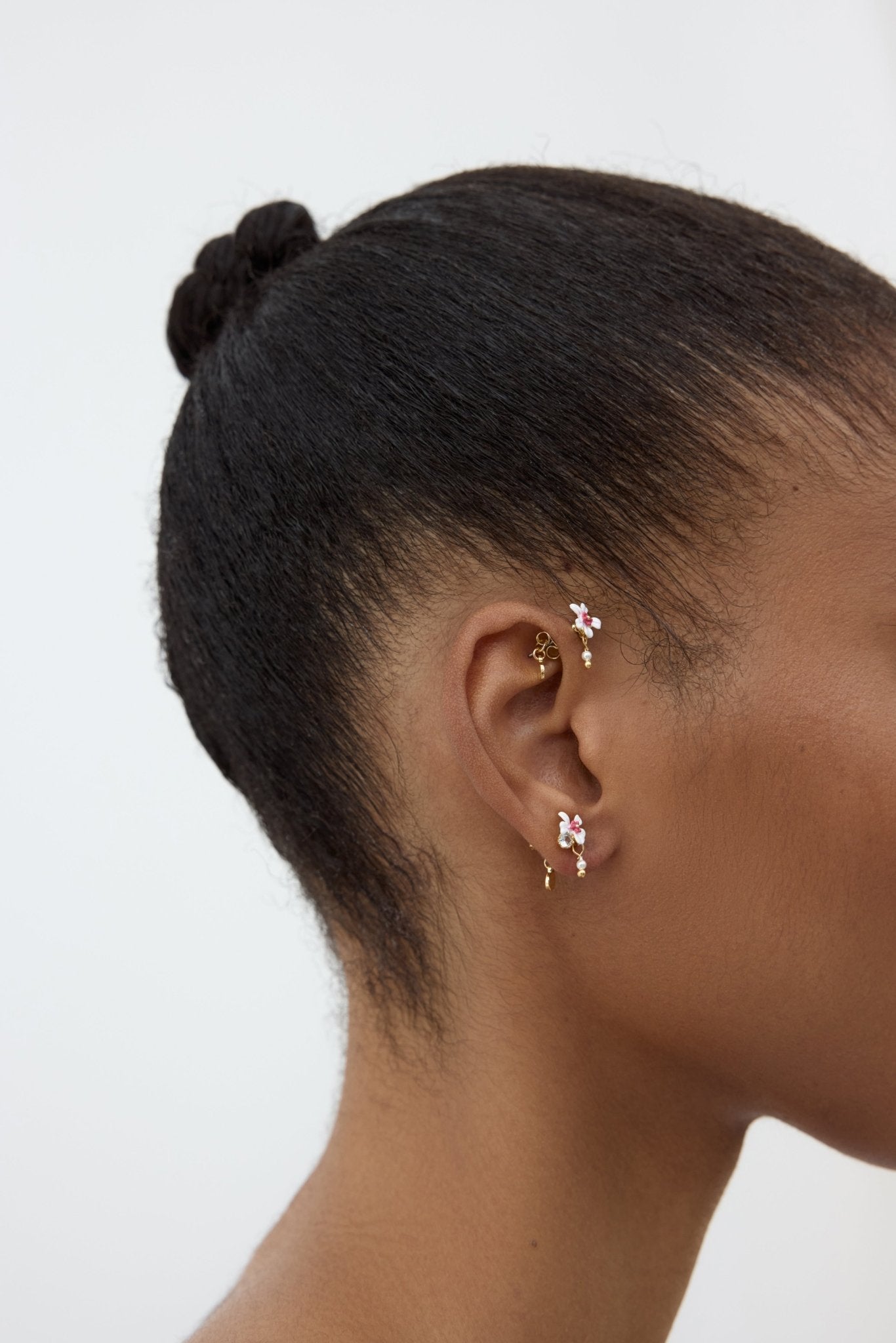 White And Pink Hawthorn Earrings With Blue Crystal And Cultured Pearl | AYDF1031 - Les Nereides