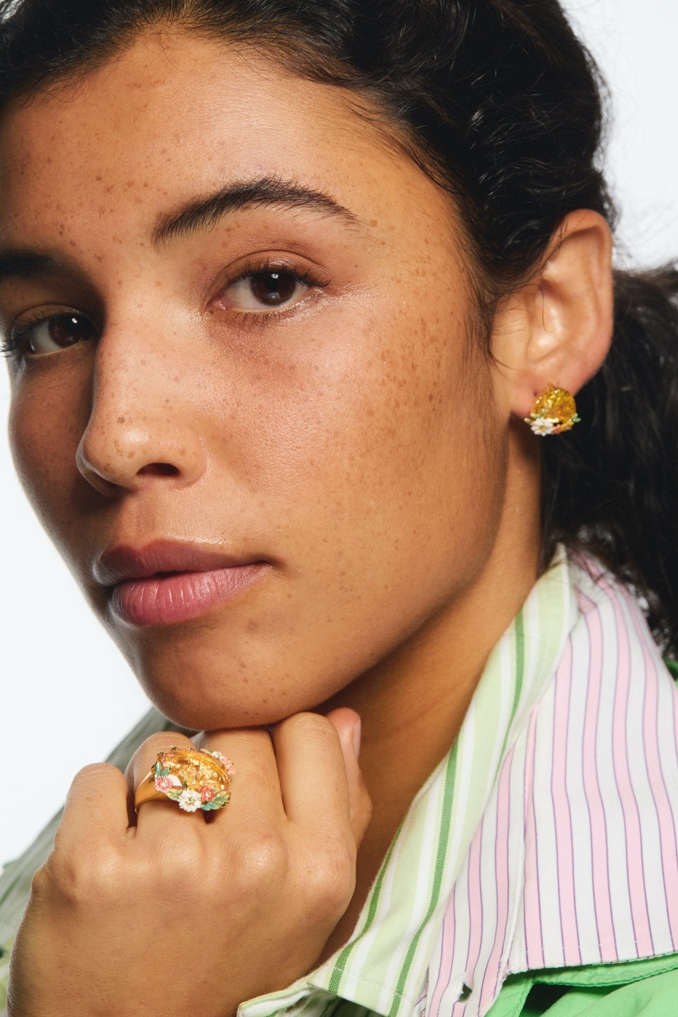 Yellow heart, zinnias and daisies sleeper earrings | AVJC1081 - Les Nereides