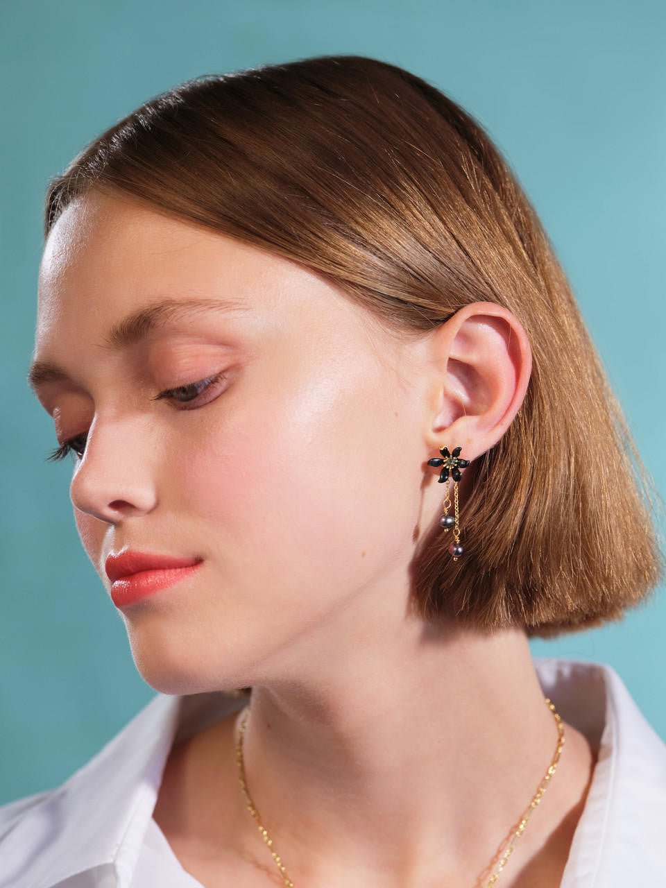 Black lily and cultured pearls earrings | AQFN1051 - Les Nereides