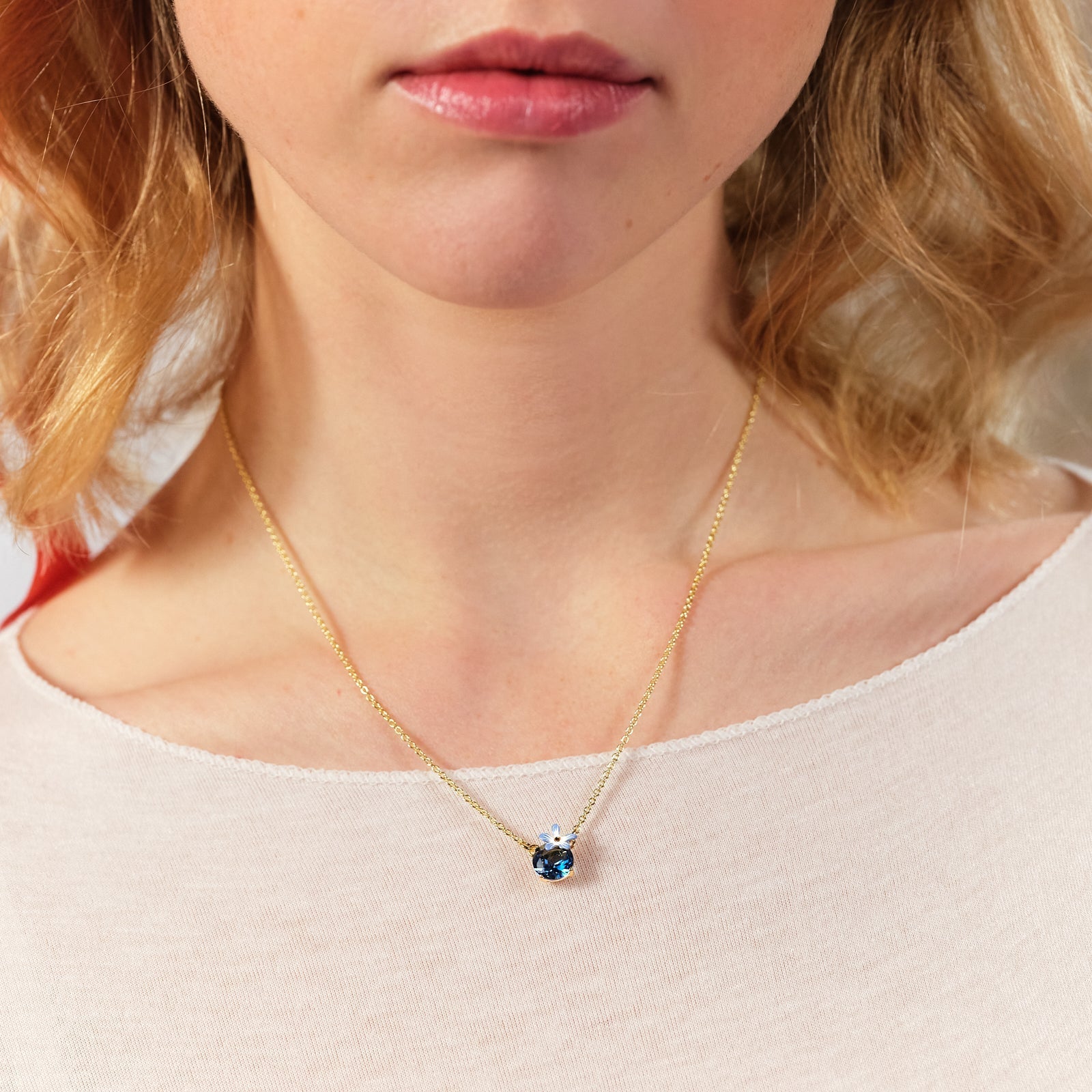 Blue Flower And Round Faceted crystal Pendant Necklace | ASPO3061 - Les Nereides