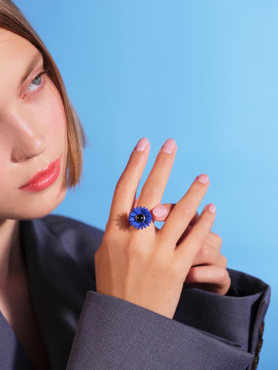 Cobalt blue gerbera adjustable ring | AQHC6011 - Les Nereides