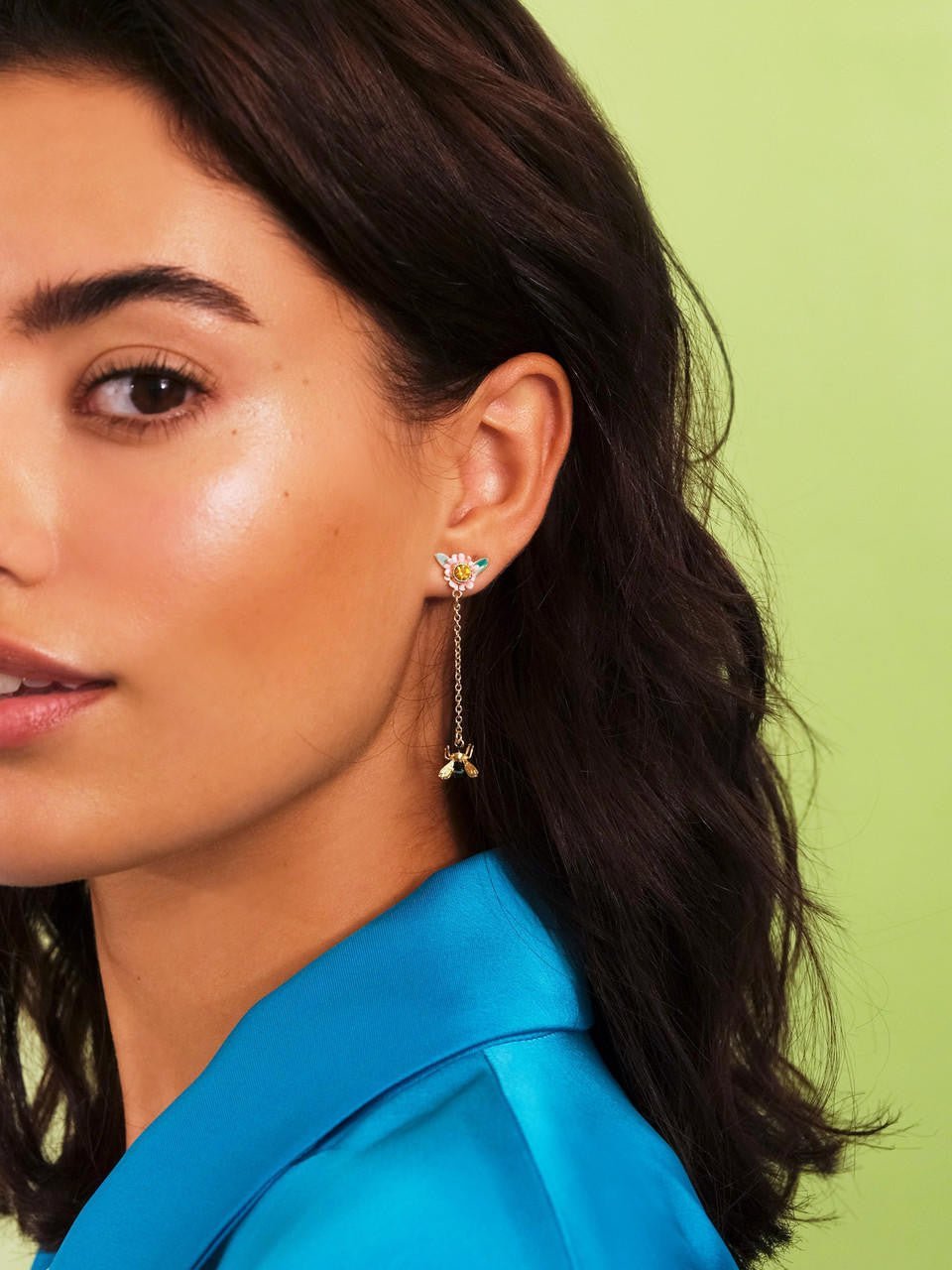 Flowers And Bees Dangling Earrings | APPP1071 - Les Nereides