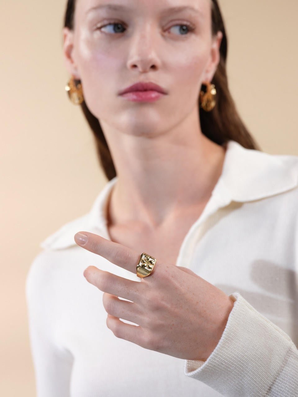 Gold Iris On Mother Of Pearl Plate Ring | ARNF6021 - Les Nereides