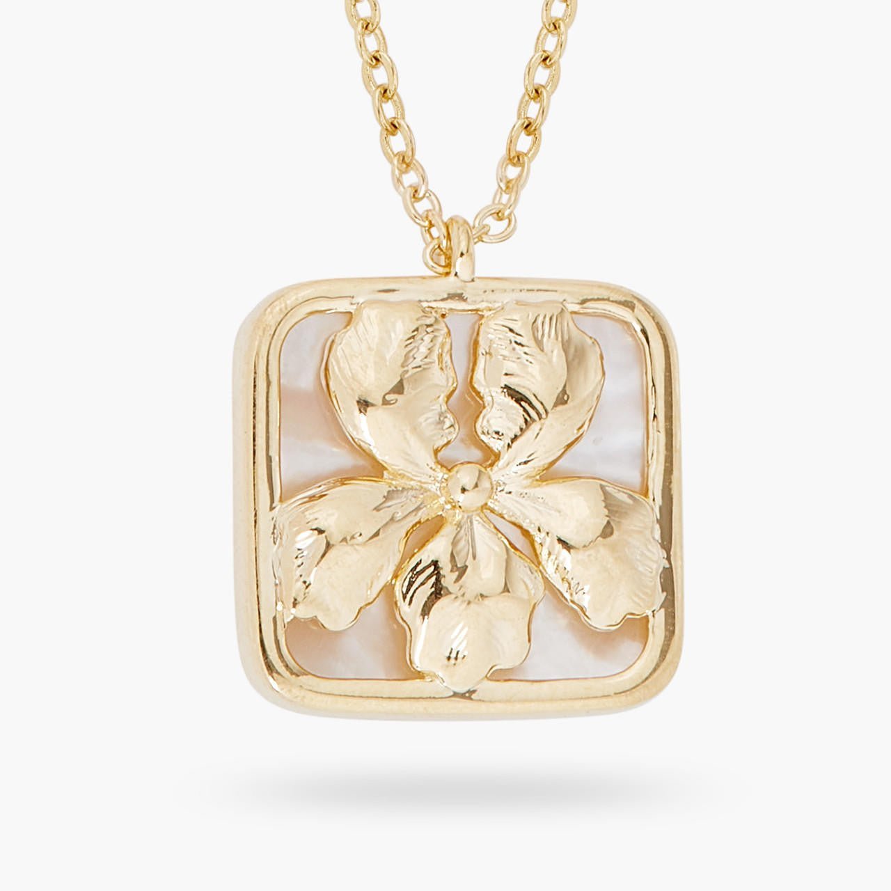 Iris On Mother Of Pearl Plate Pendant Necklace | ARNF3041 - Les Nereides