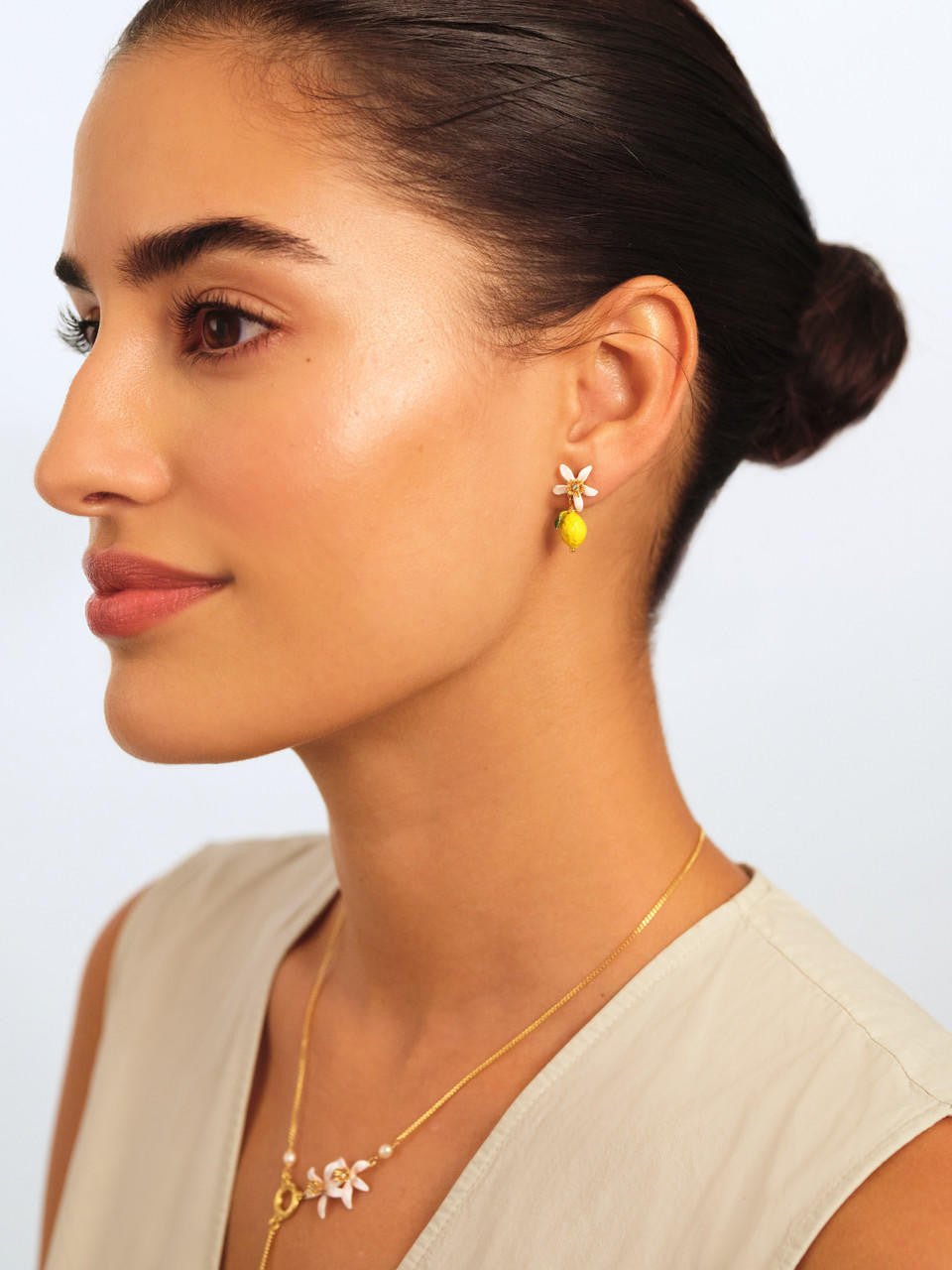 Lemon And White Flower Earrings | APMI1041 - Les Nereides