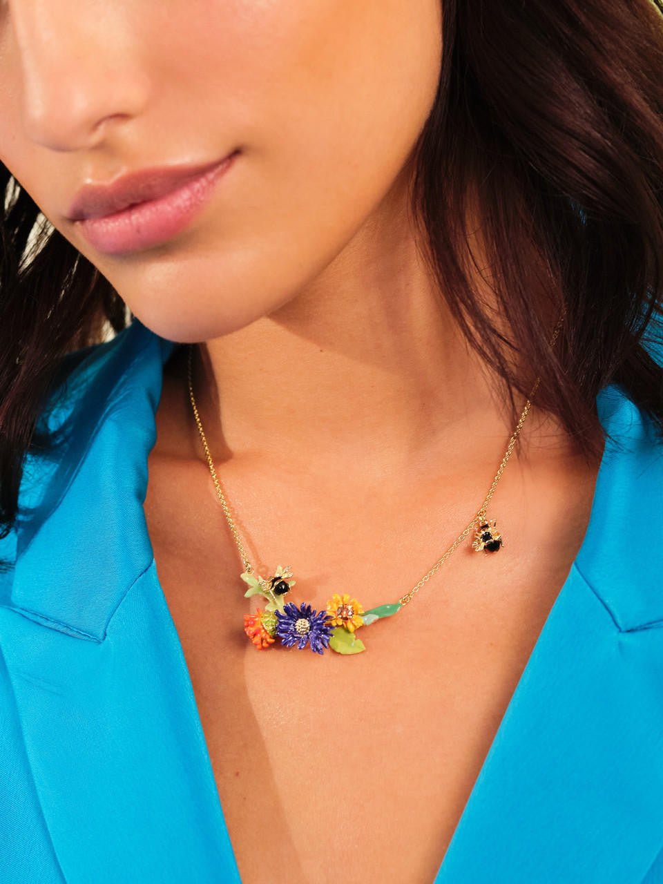 Meadow Flowers And Bee Statement Necklace | APPP3051 - Les Nereides