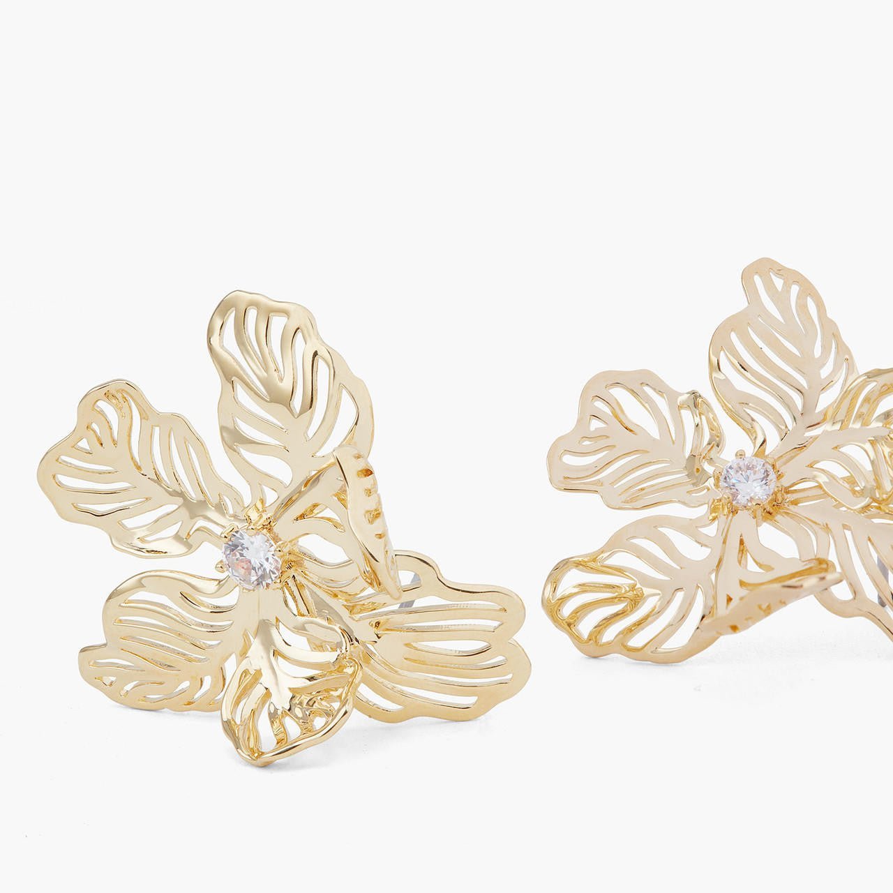 Openwork Petal Iris Earrings | ARNF1041 - Les Nereides